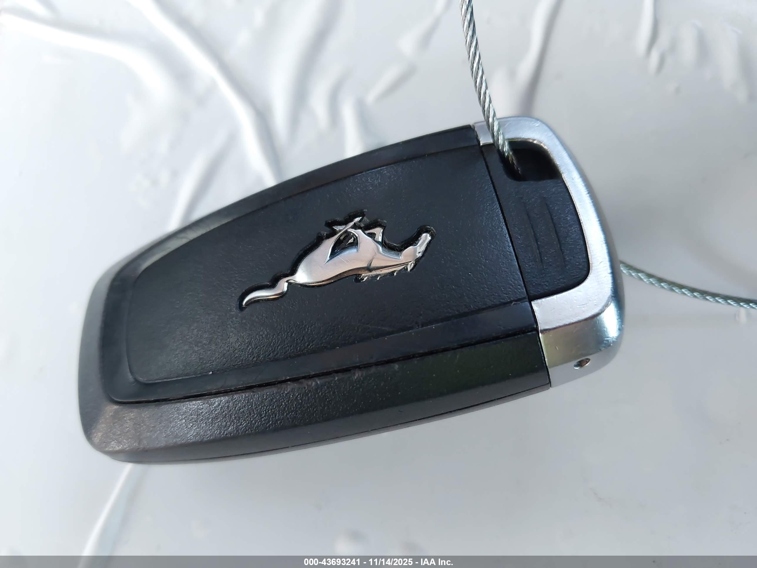 FORD MUSTANG image 11
