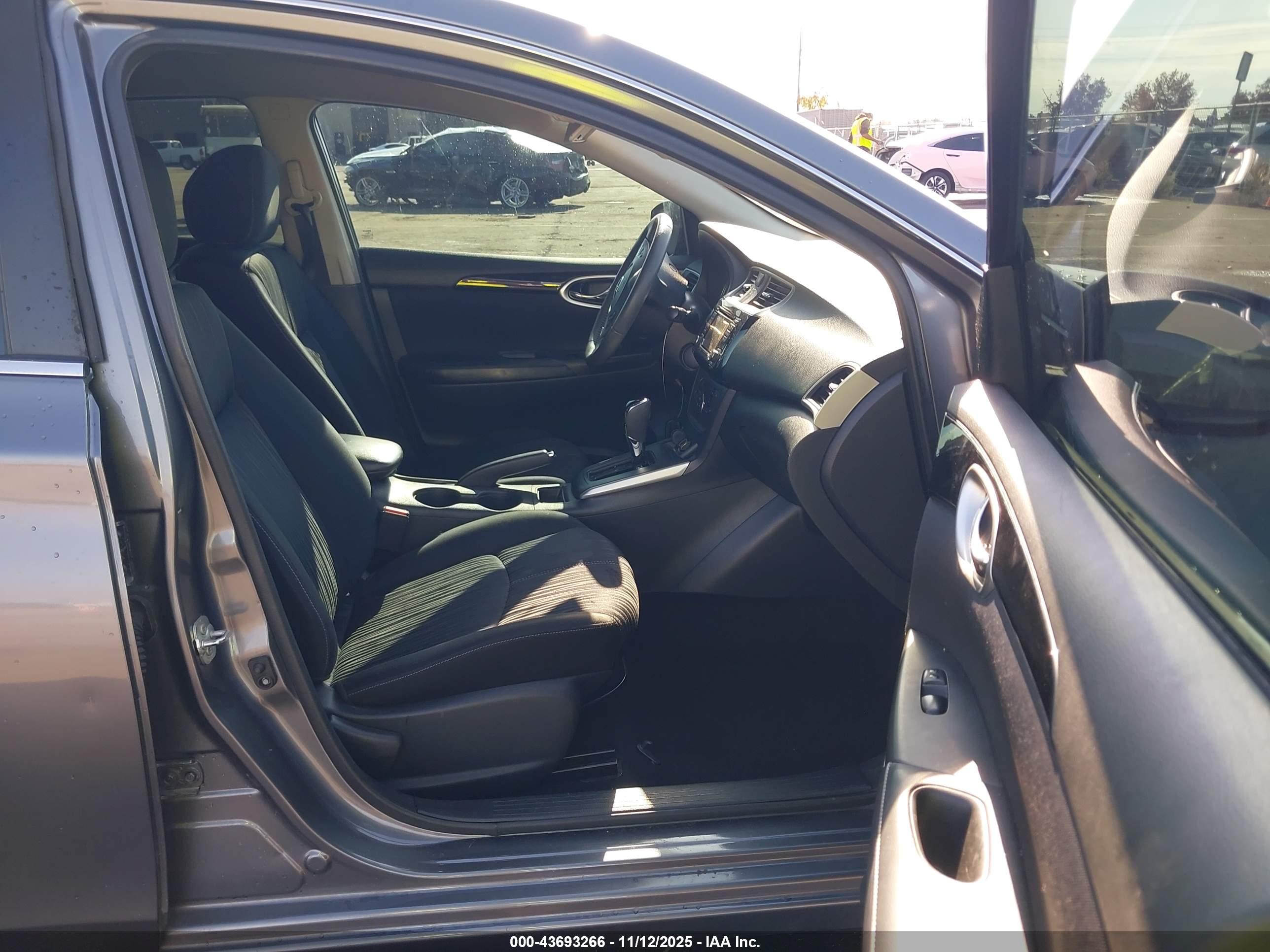 NISSAN SENTRA image 5