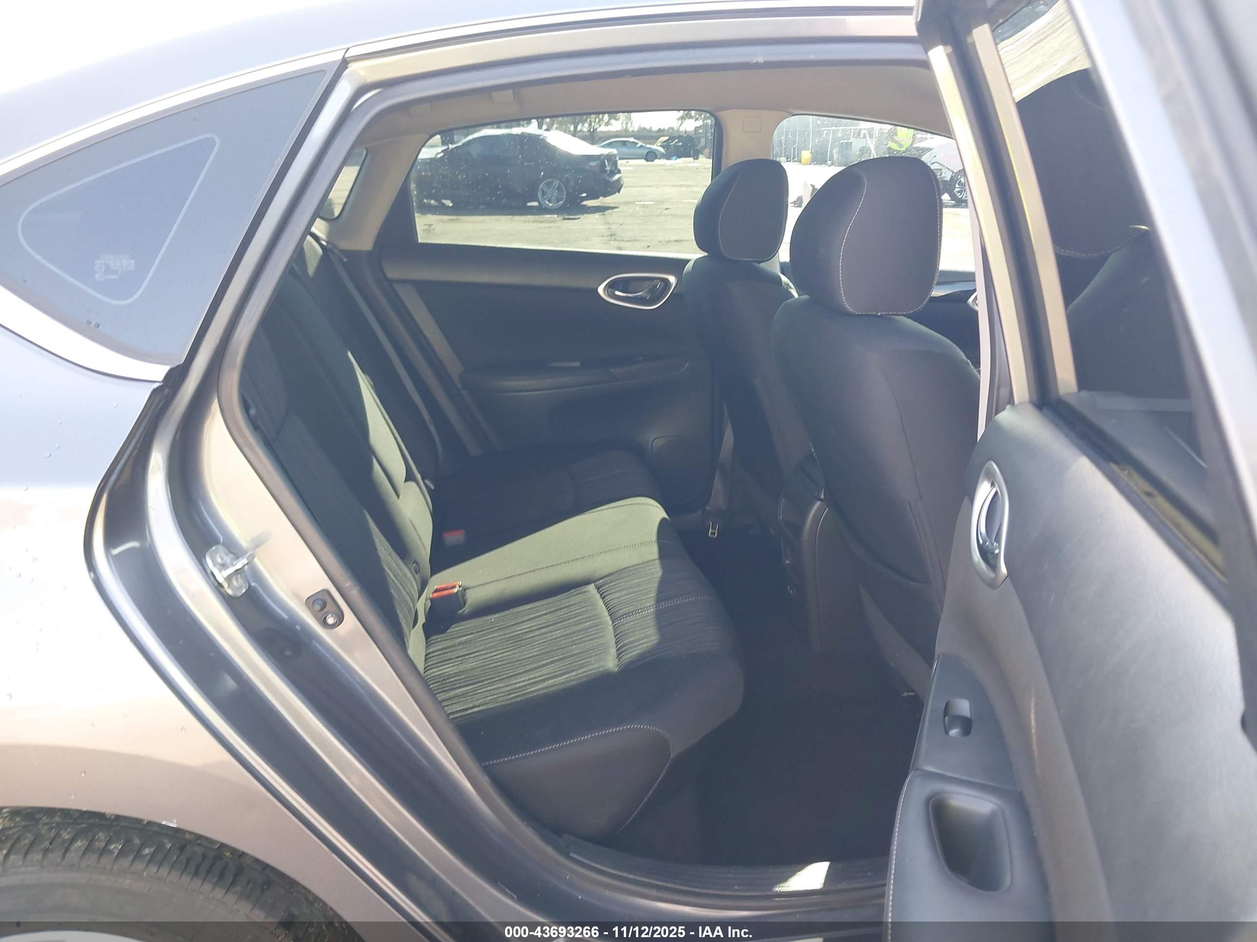 NISSAN SENTRA image 8