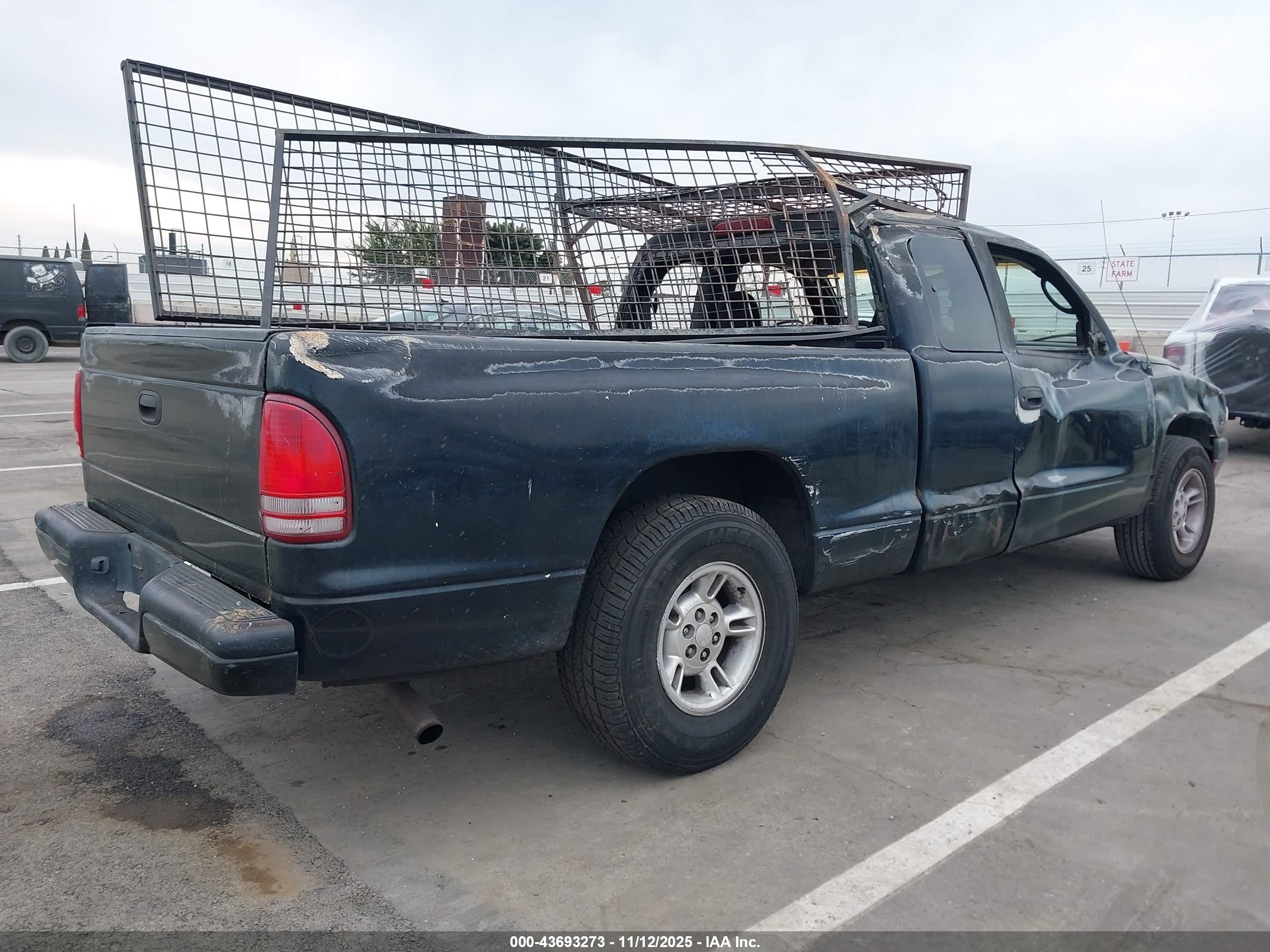 DODGE DAKOTA image 4
