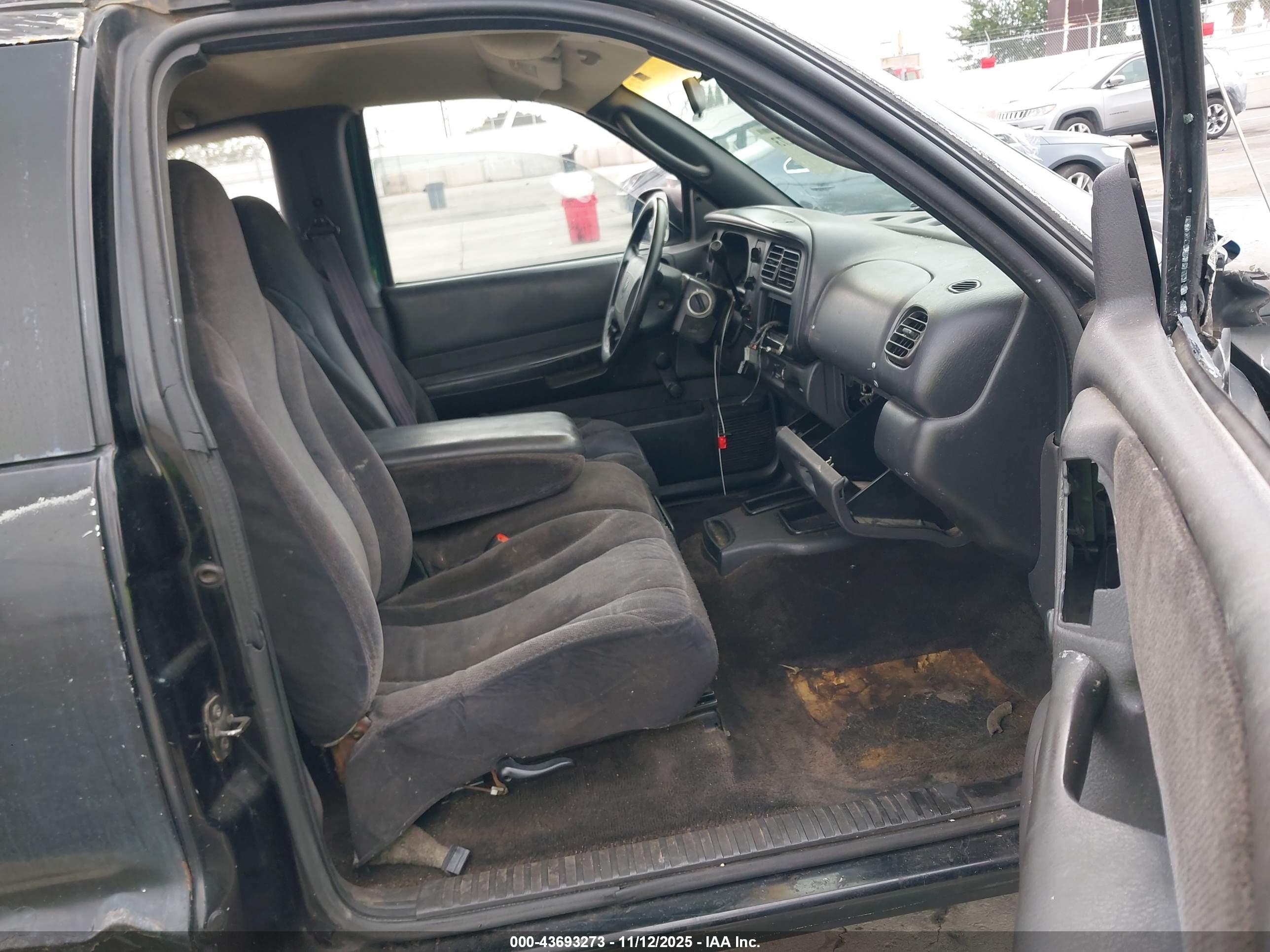 DODGE DAKOTA image 5