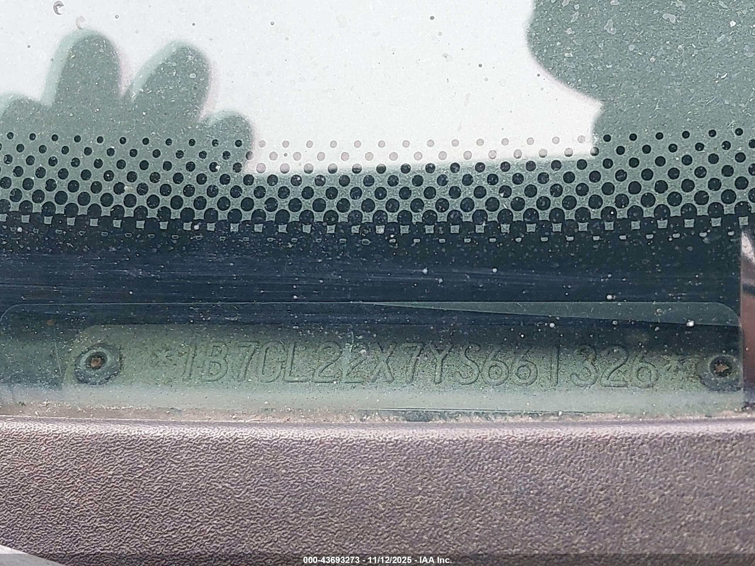 DODGE DAKOTA image 9