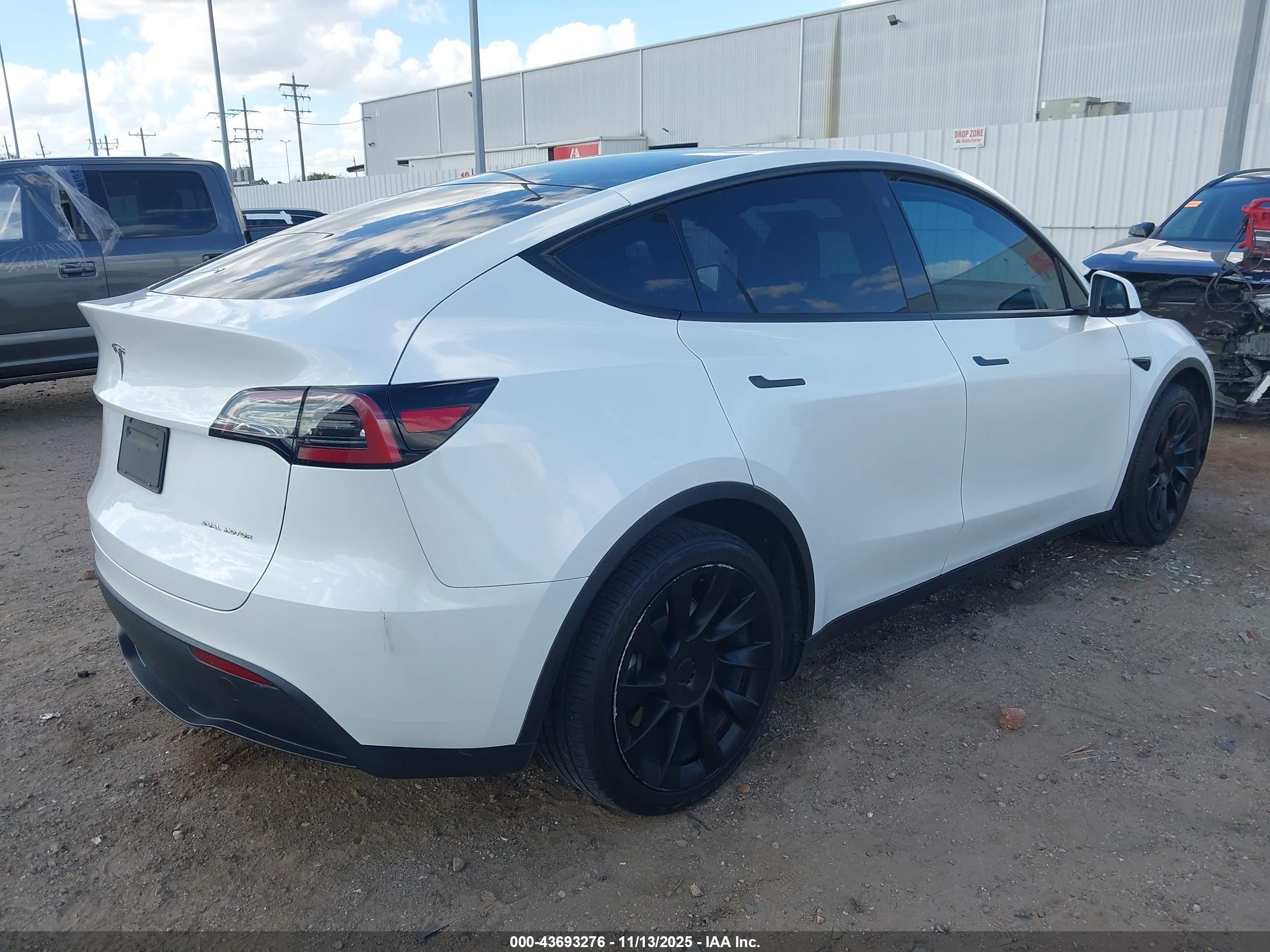 TESLA MODEL image 4
