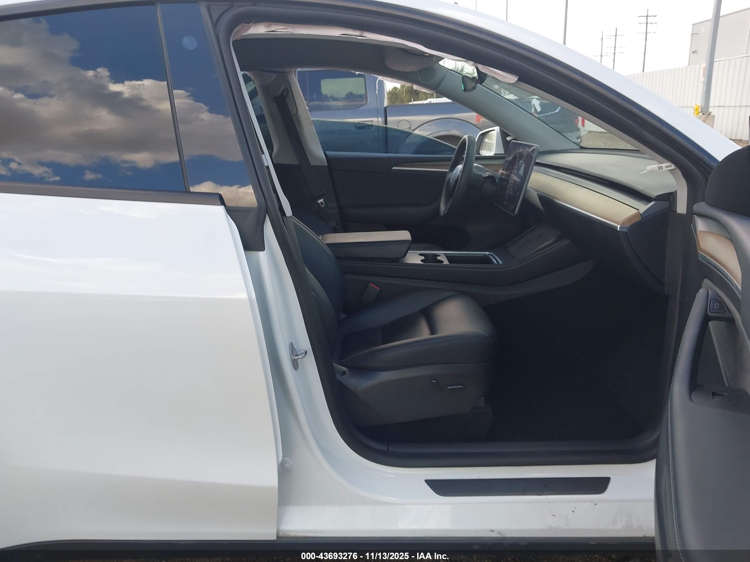 TESLA MODEL image 5