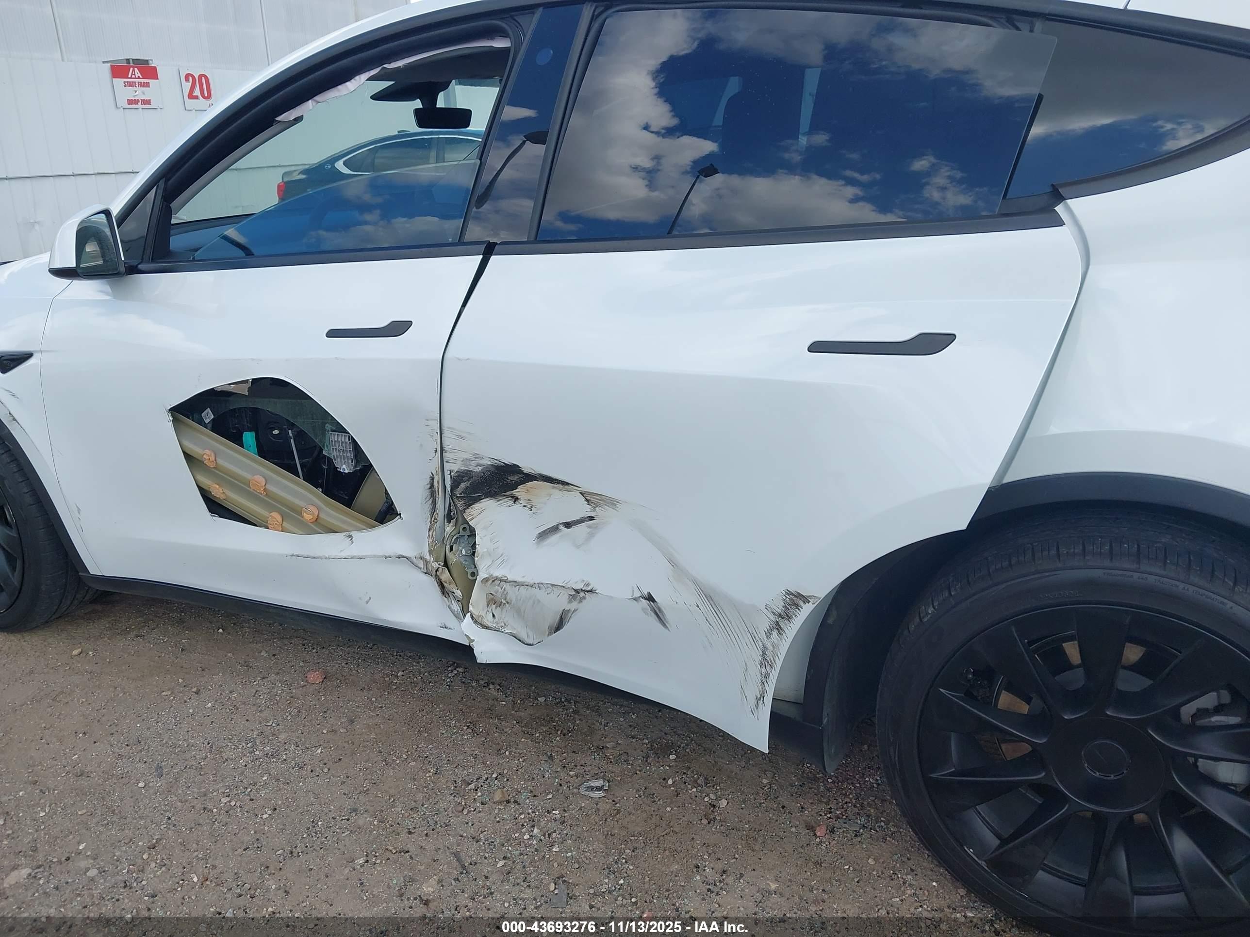 TESLA MODEL image 6