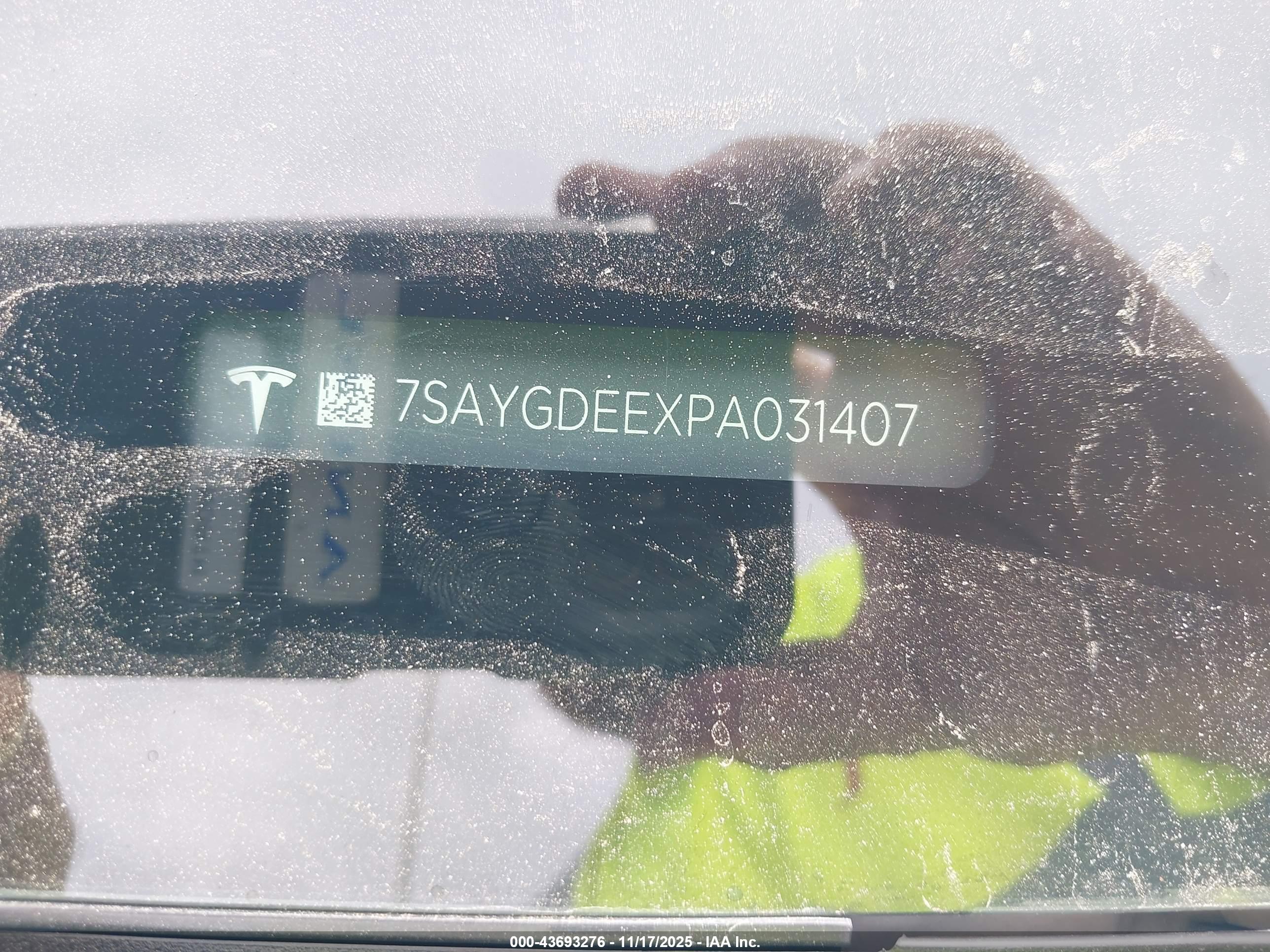 TESLA MODEL image 9