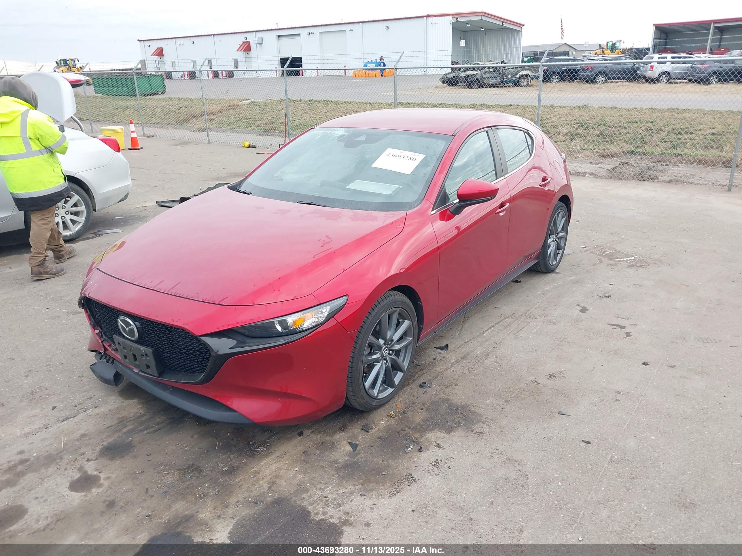 MAZDA MAZDA3 image 2