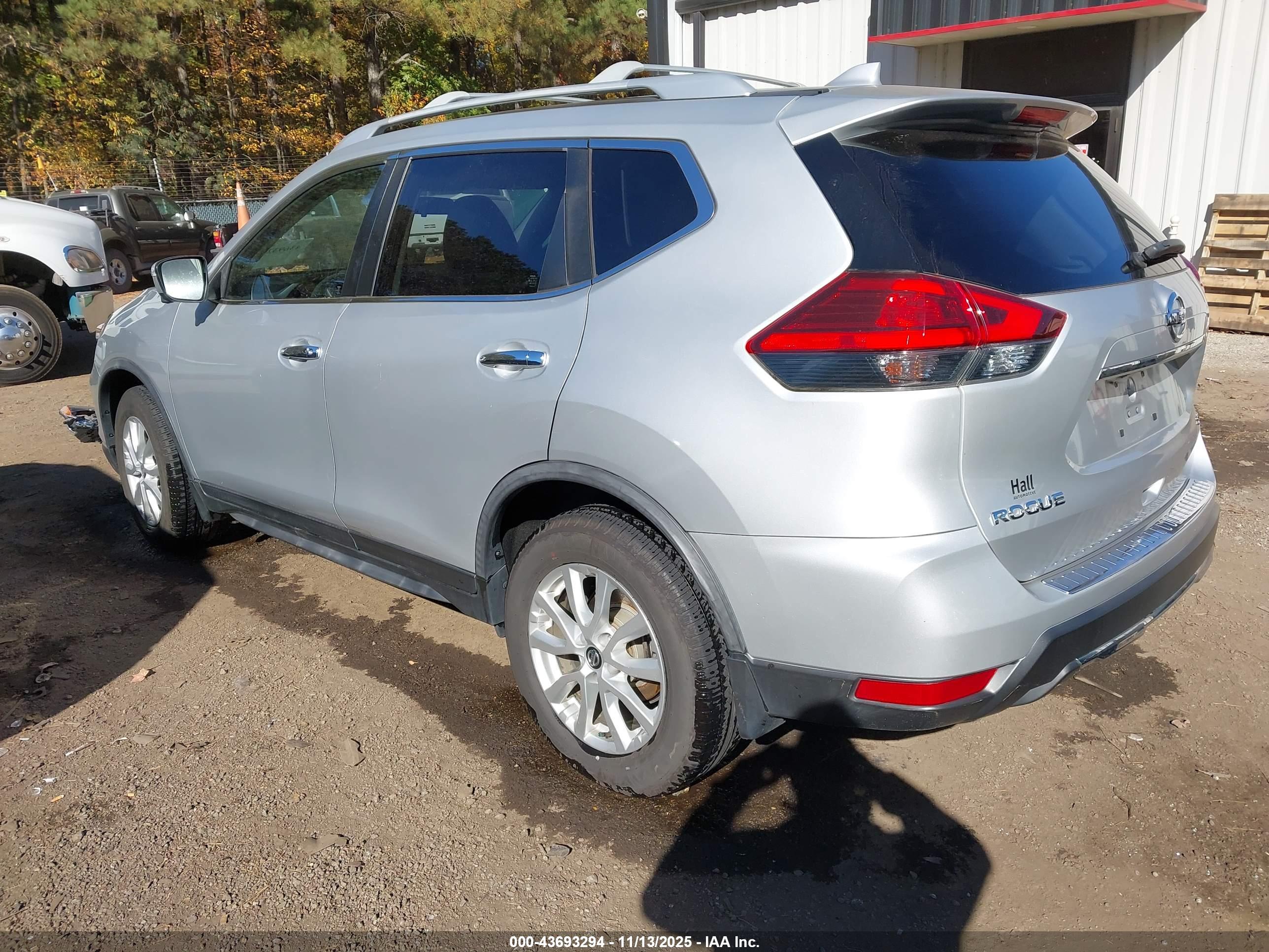 NISSAN ROGUE image 3