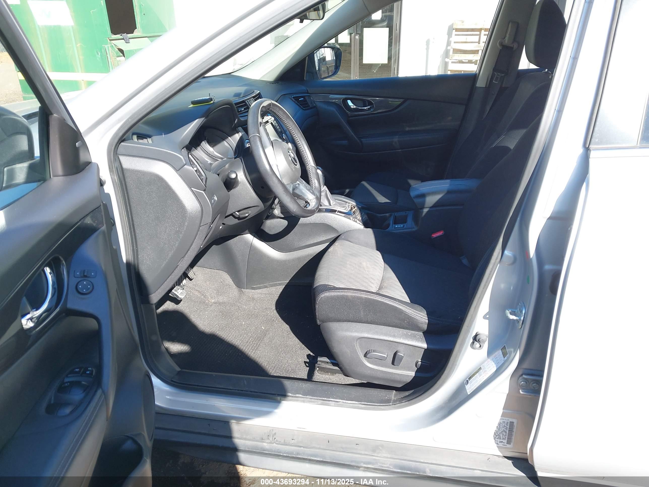 NISSAN ROGUE image 5