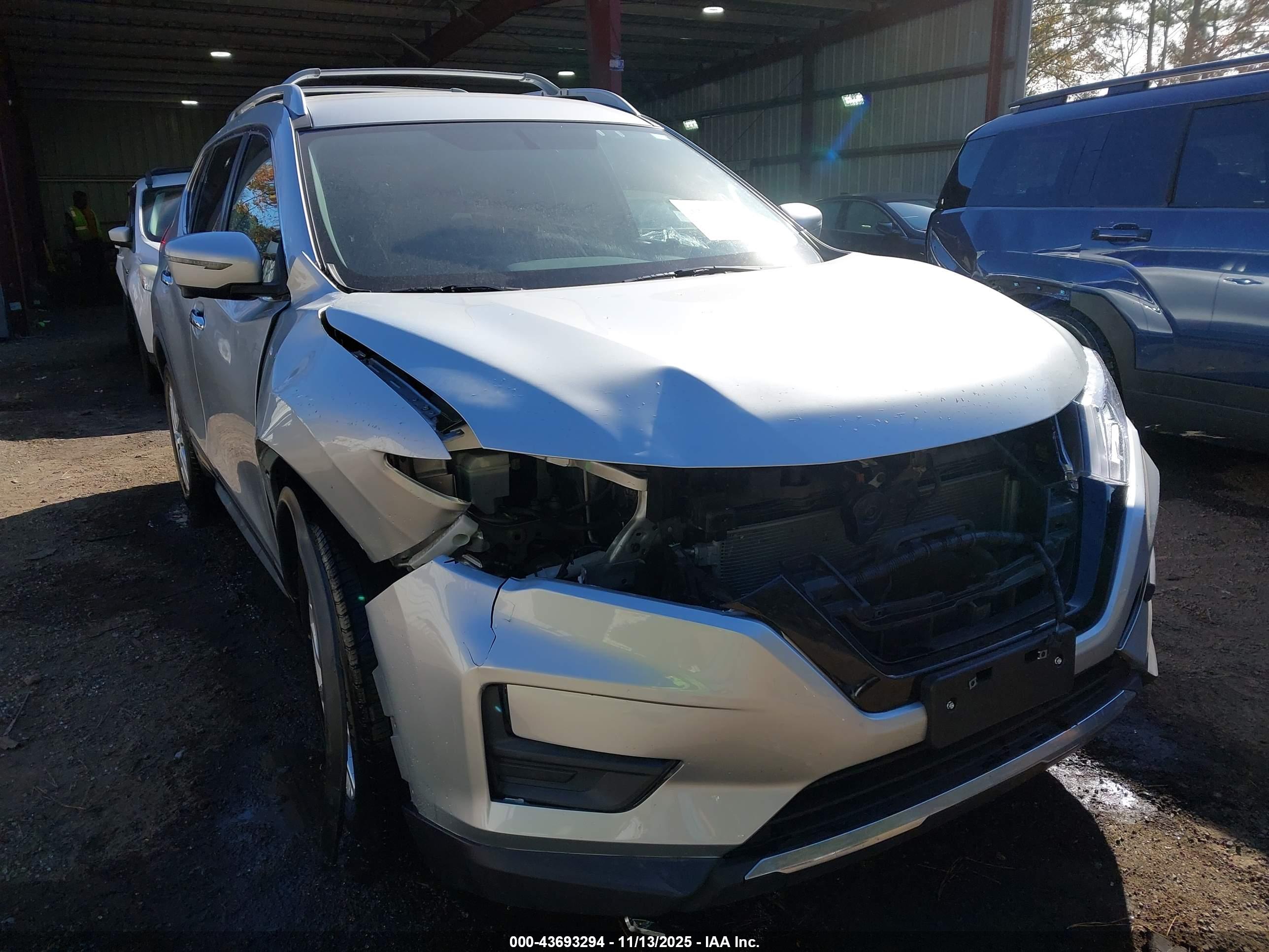 NISSAN ROGUE image 6