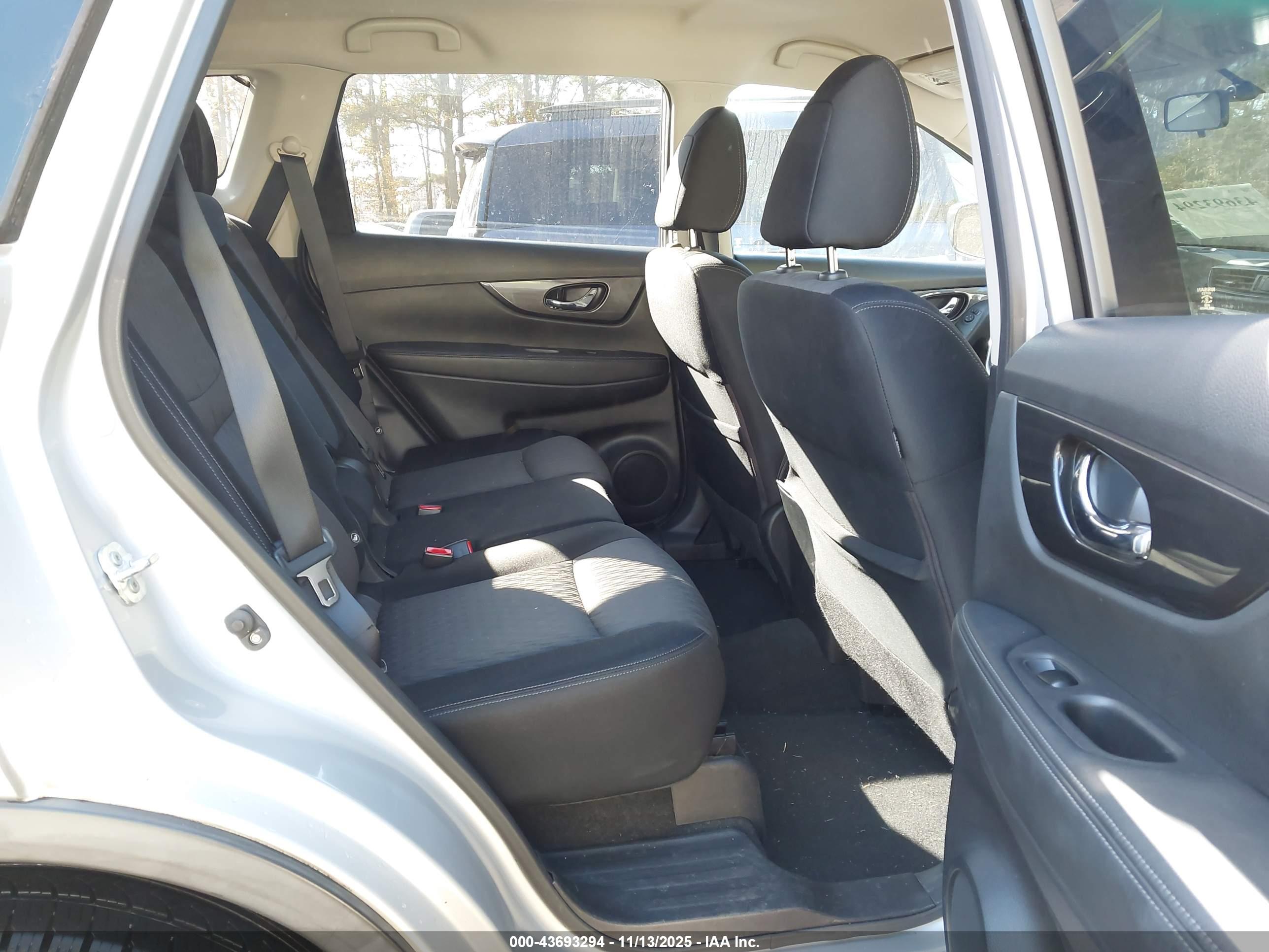 NISSAN ROGUE image 8