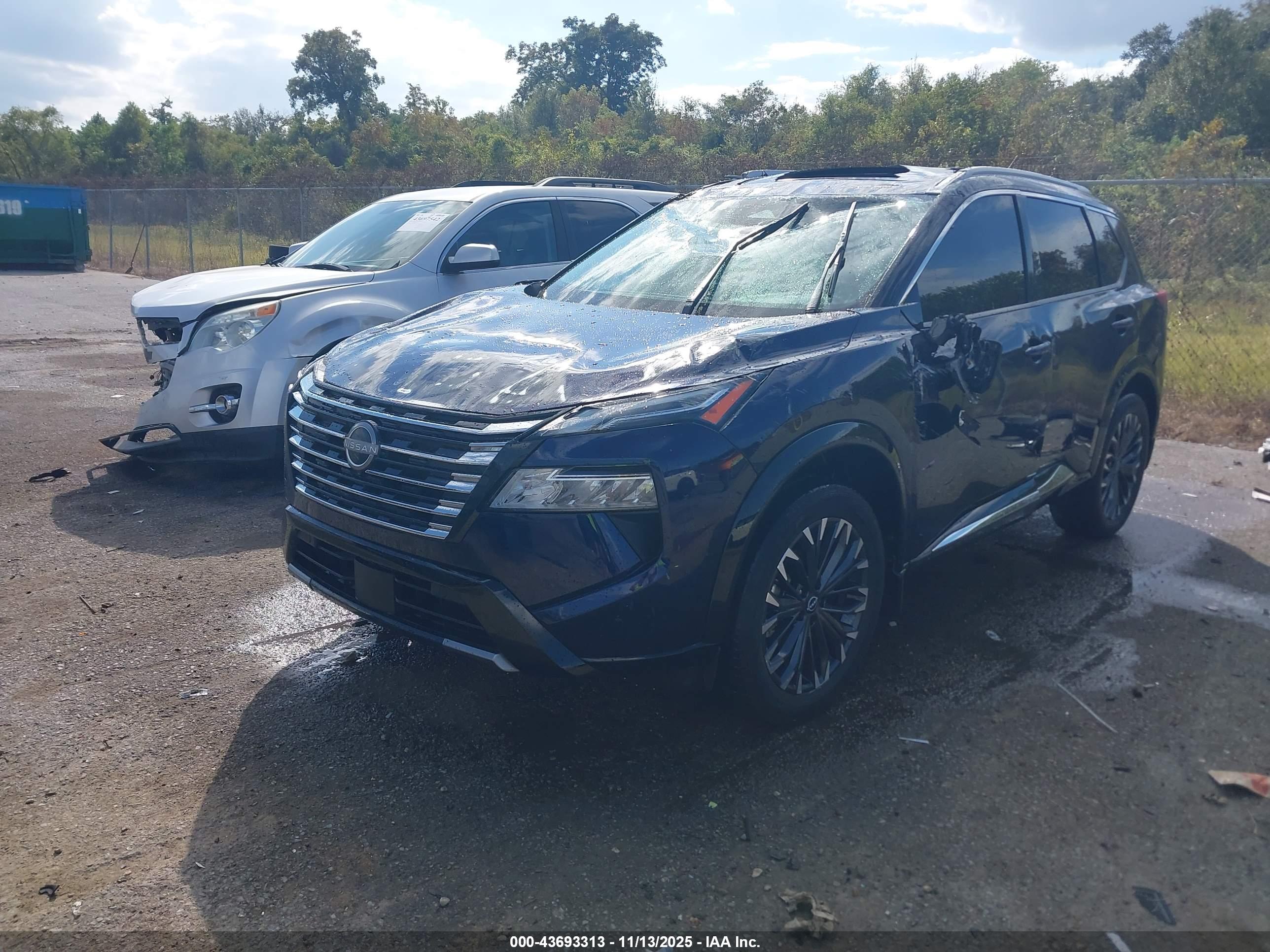 NISSAN ROGUE image 2
