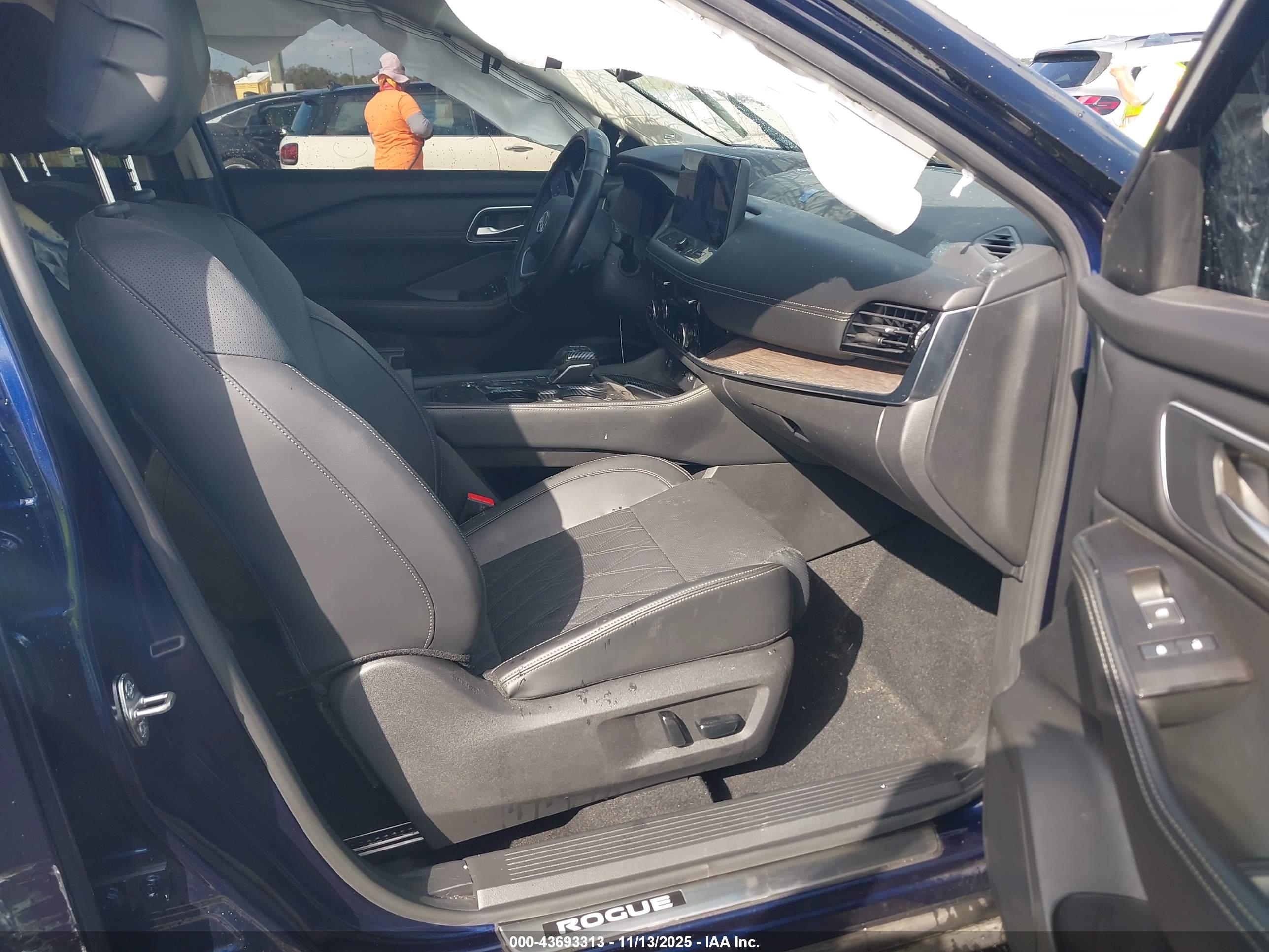 NISSAN ROGUE image 5