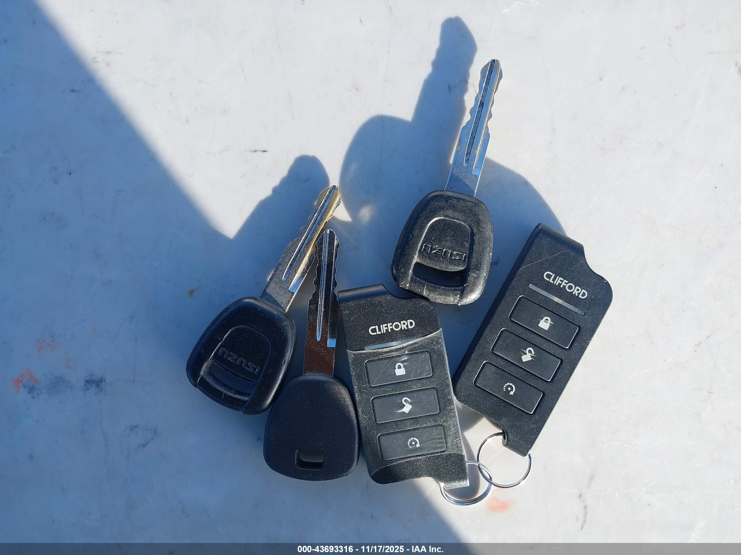 ISUZU RODEO image 11