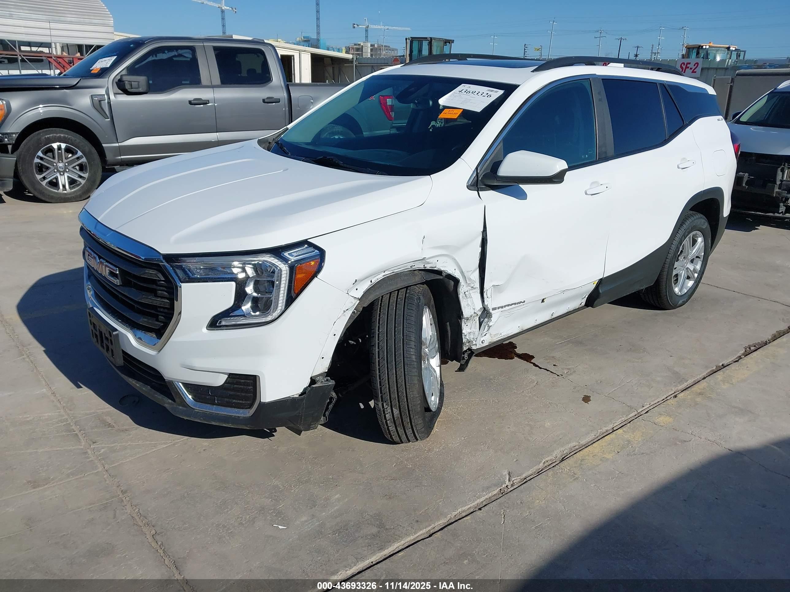 GMC TERRAIN image 2