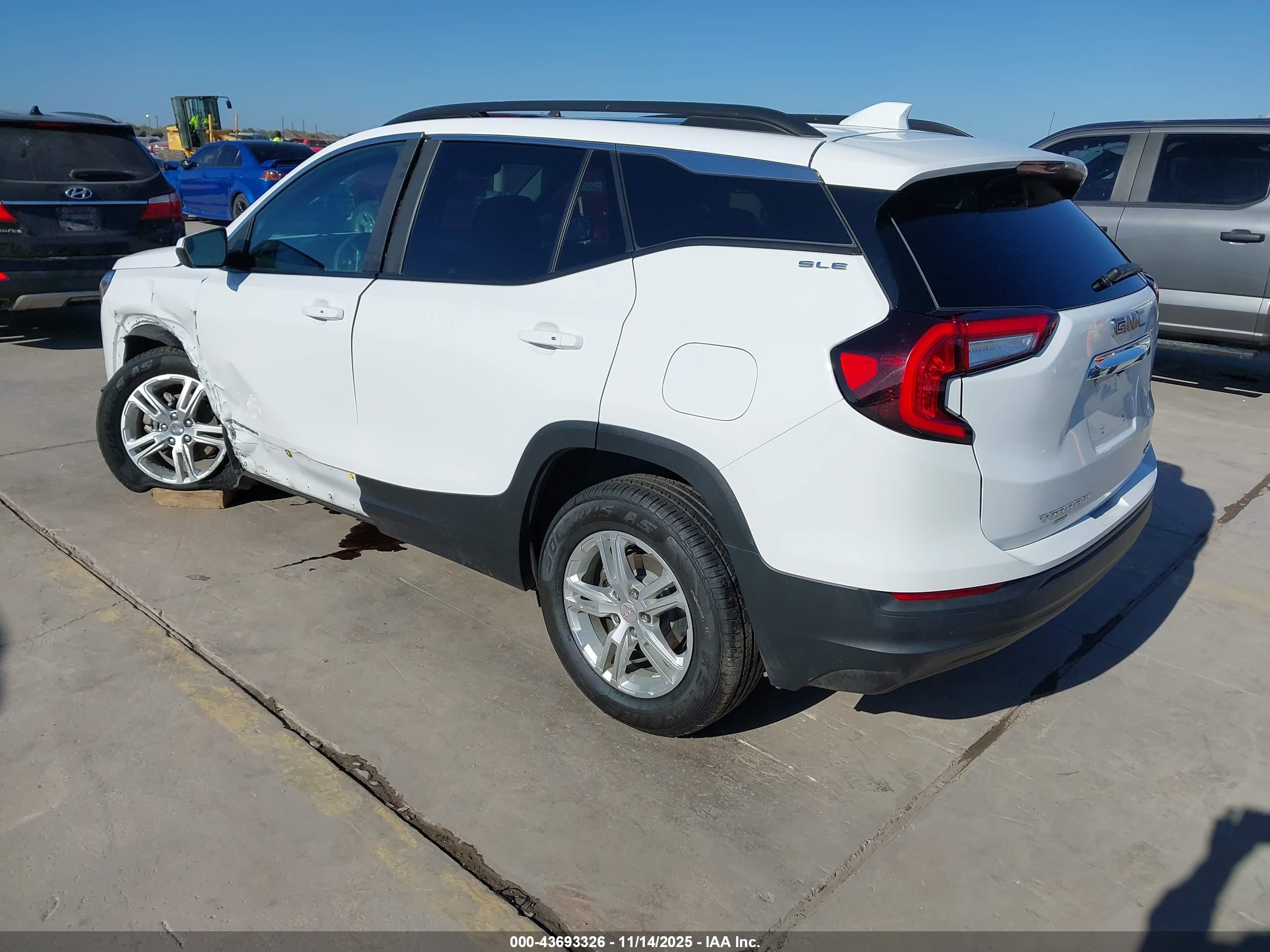GMC TERRAIN image 3