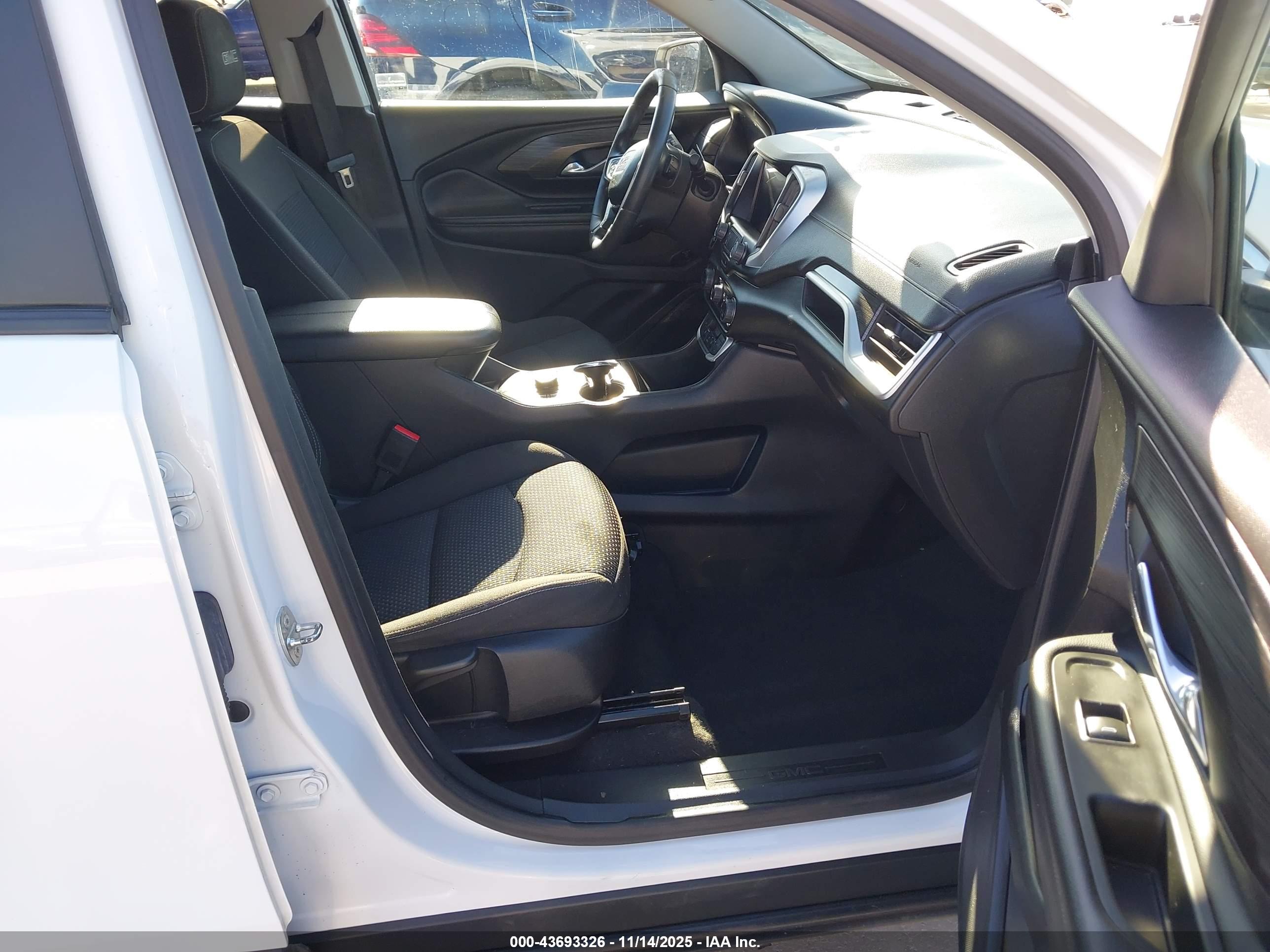 GMC TERRAIN image 5