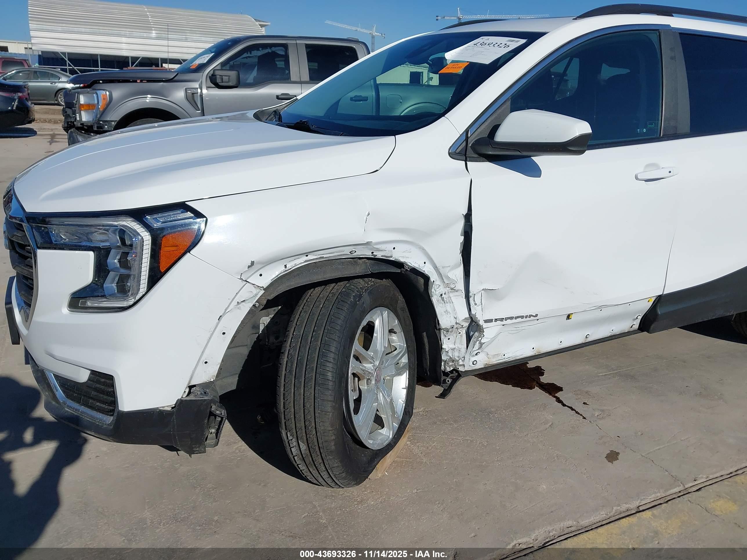 GMC TERRAIN image 6