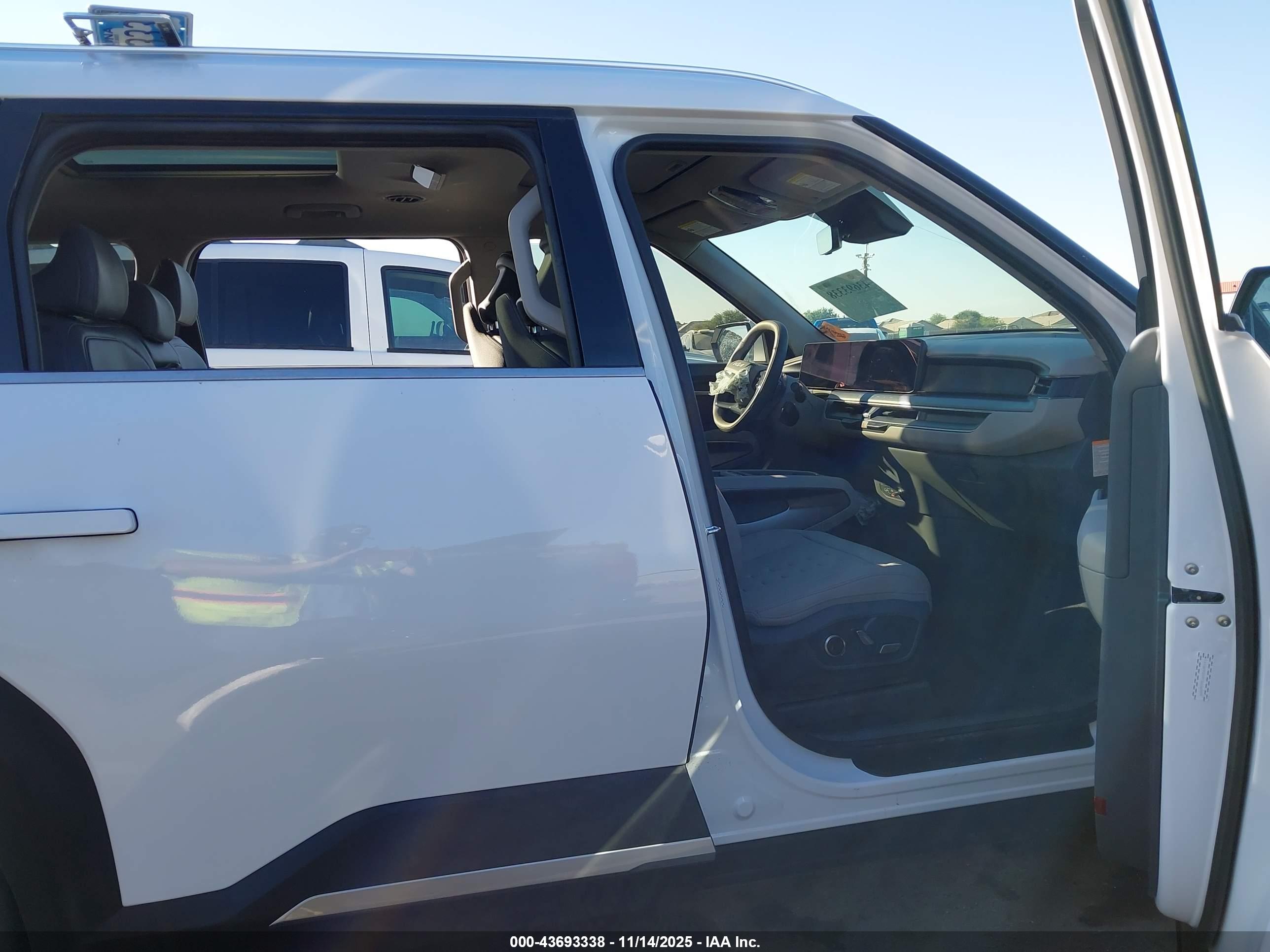 KIA EV9 image 5