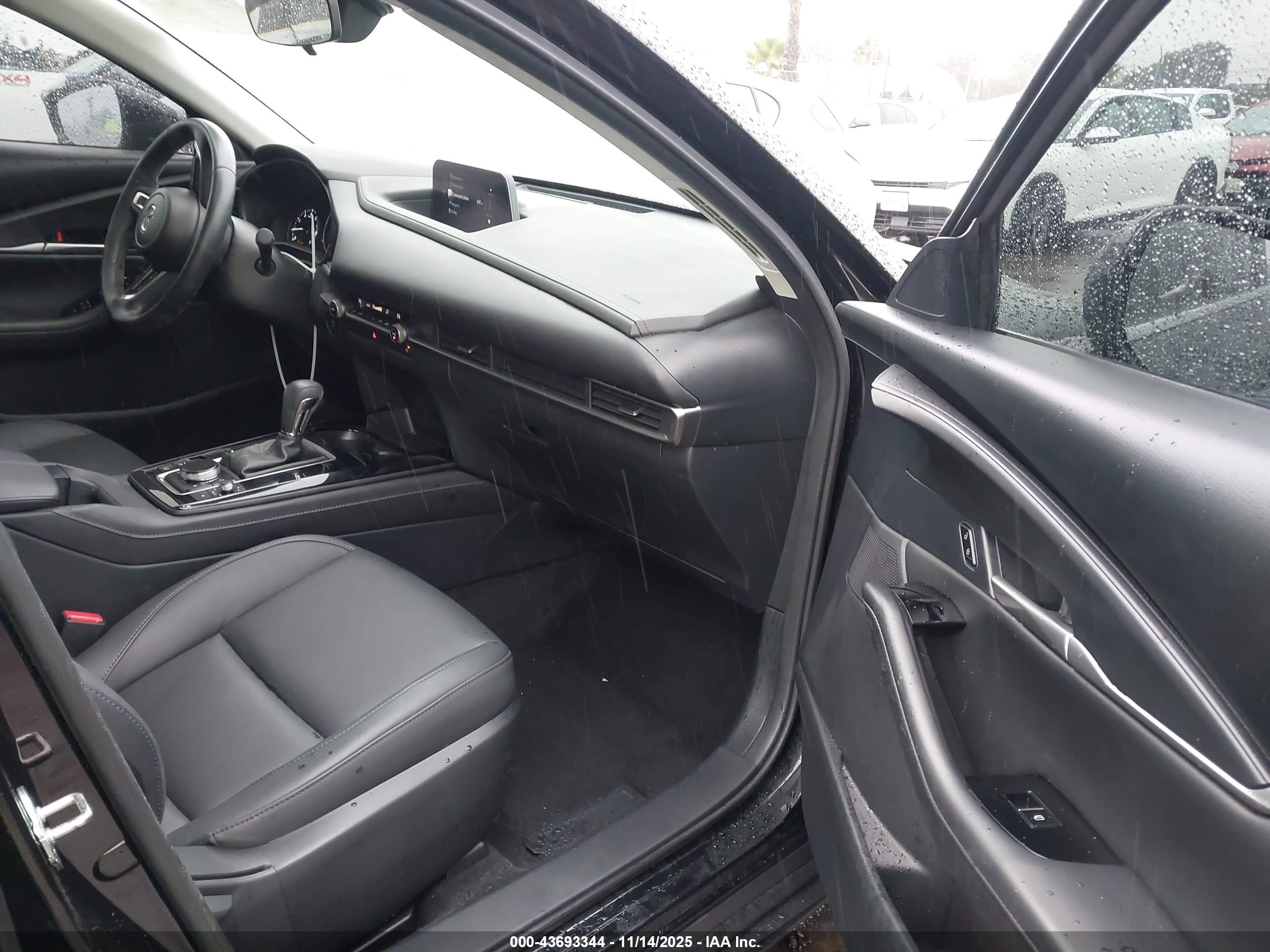 MAZDA CX-30 image 5