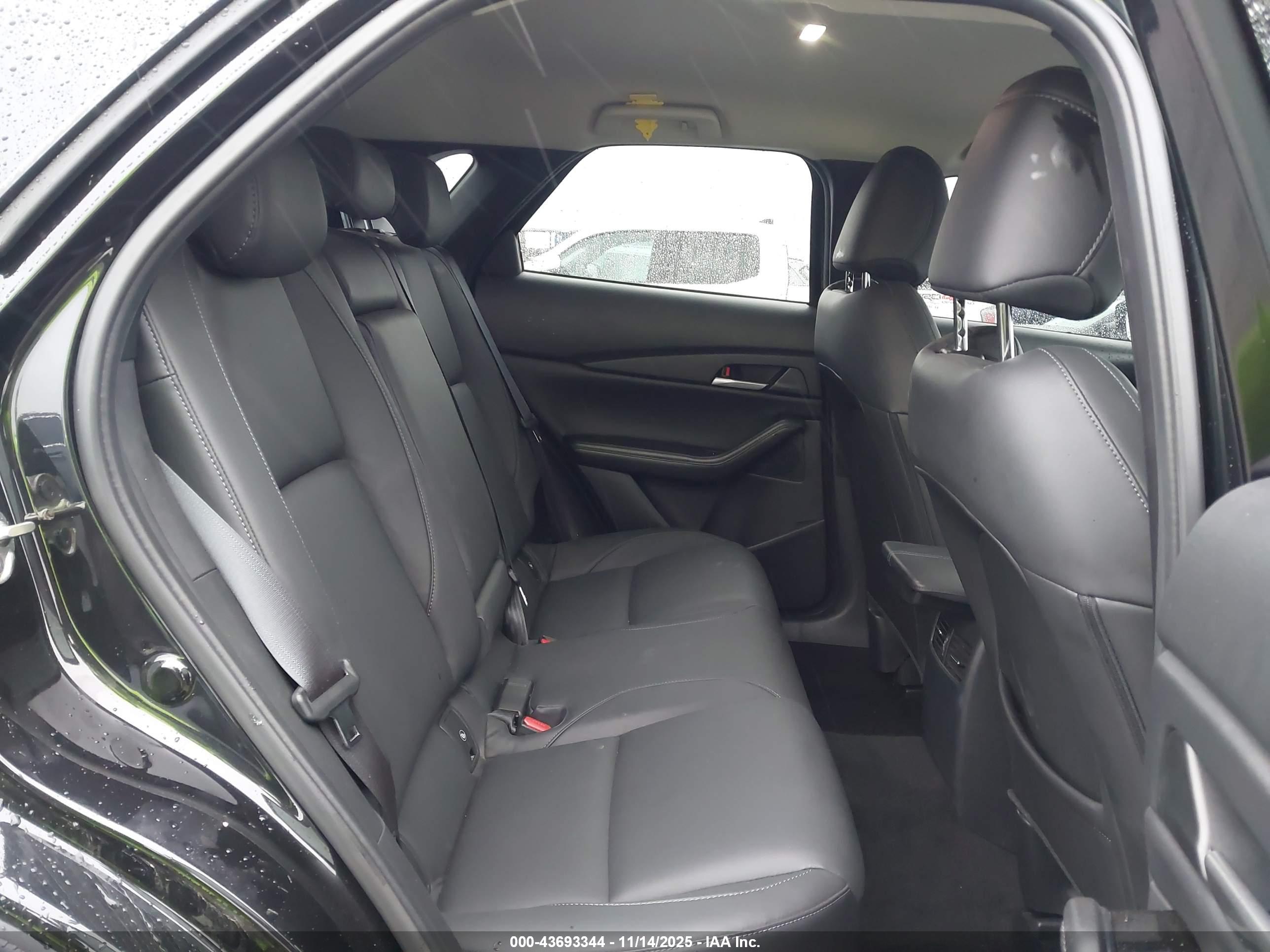 MAZDA CX-30 image 8