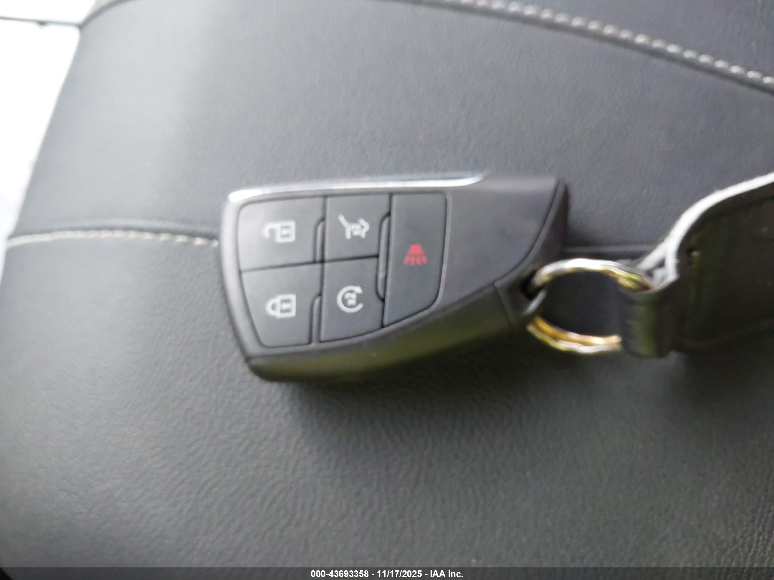 CHEVROLET TRAVERSE image 11