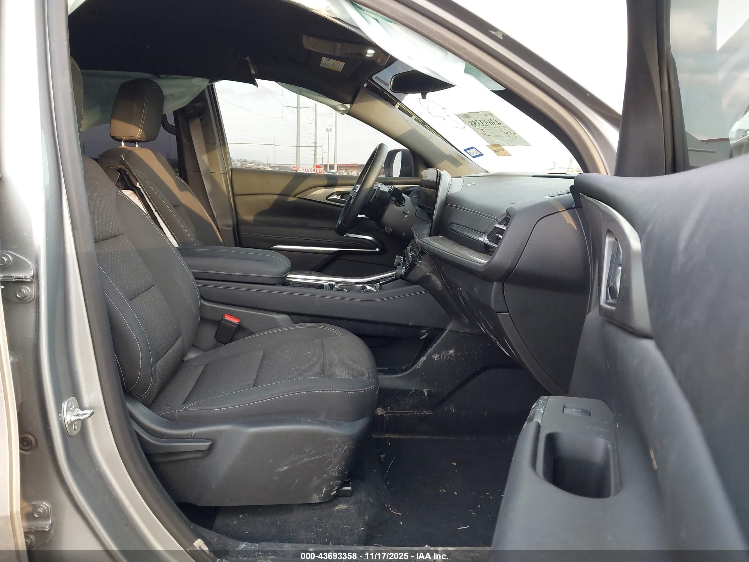 CHEVROLET TRAVERSE image 5