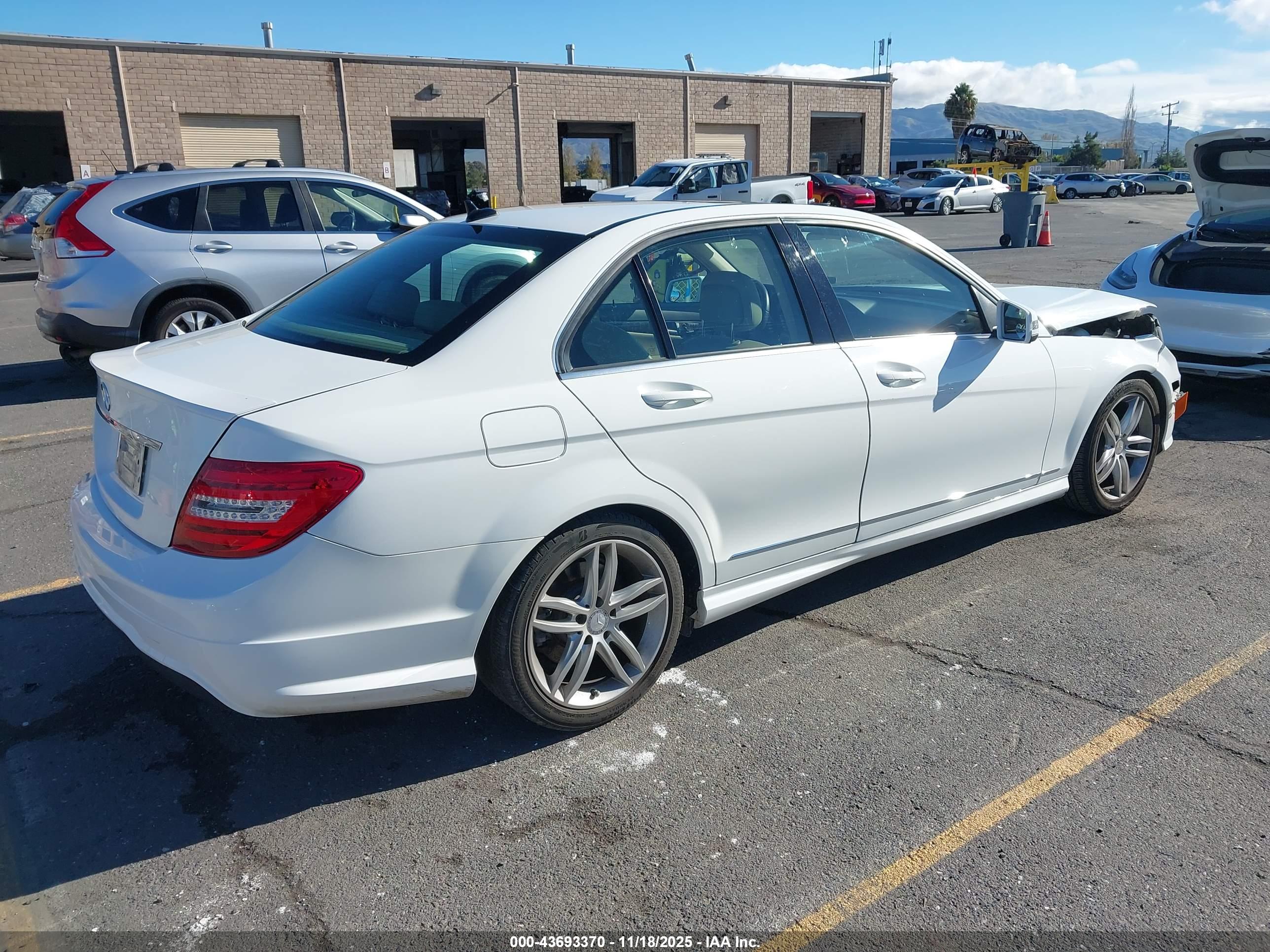 MERCEDES-BENZ C image 4