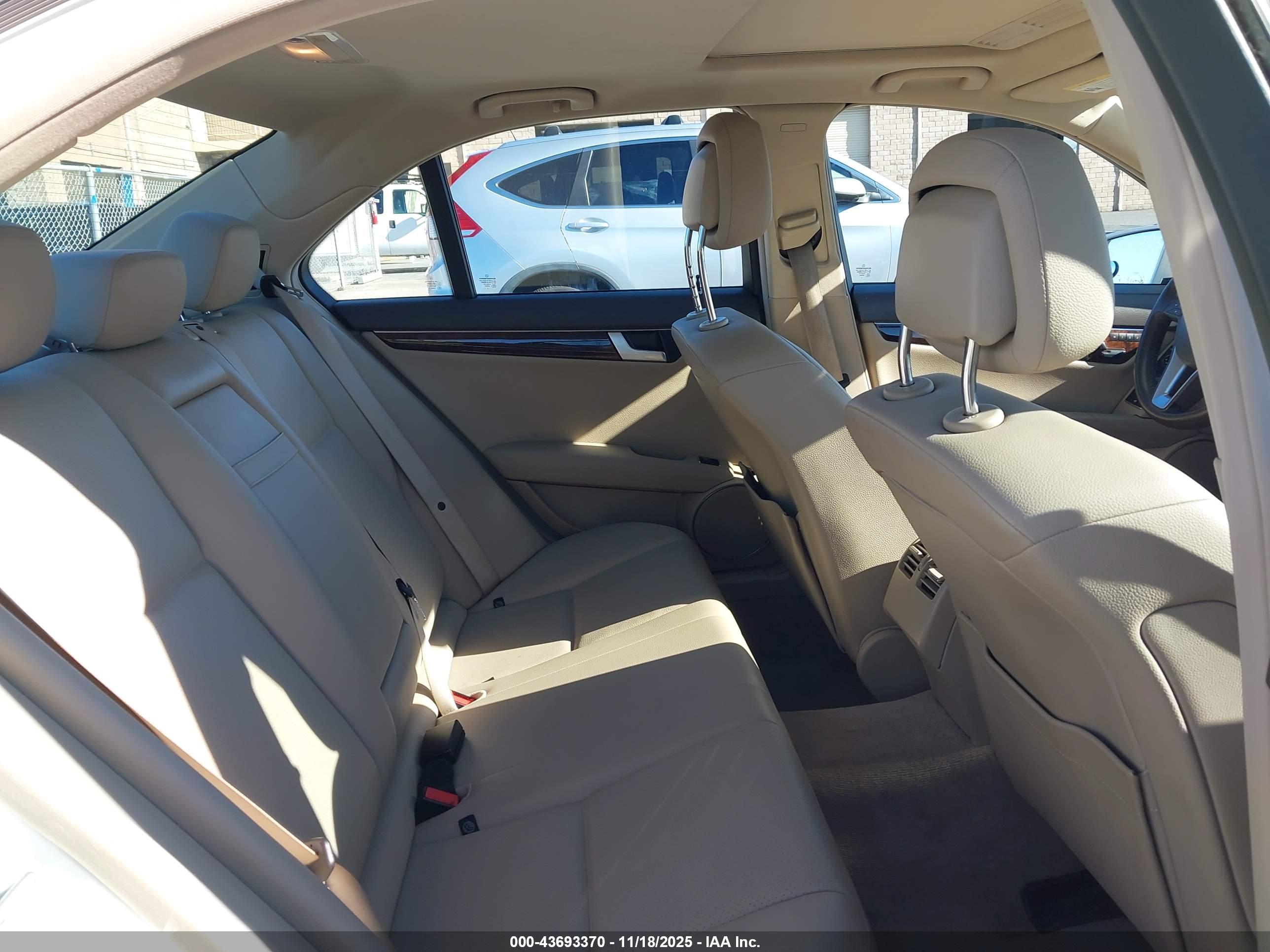MERCEDES-BENZ C image 8