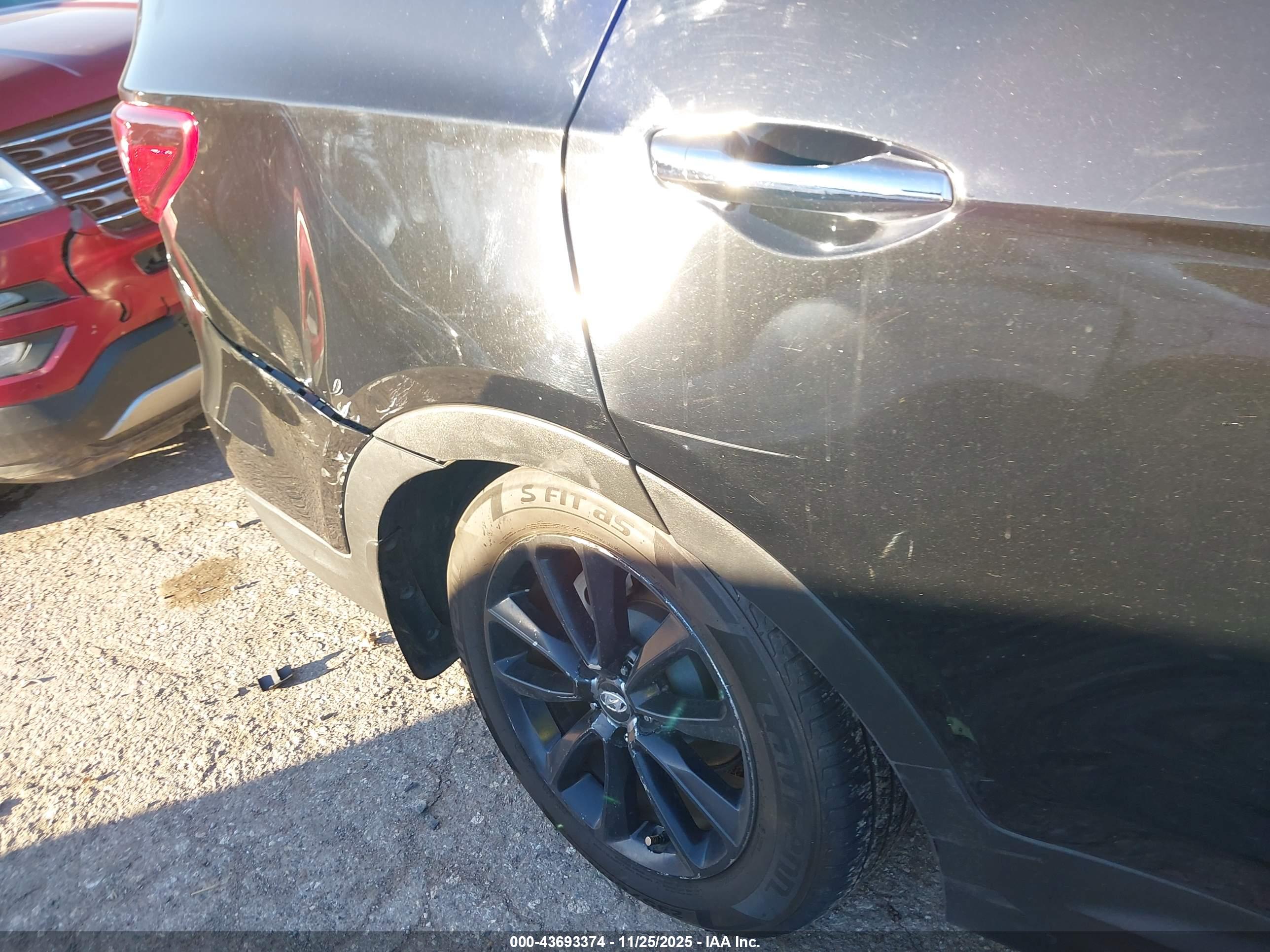 HYUNDAI SANTA image 6