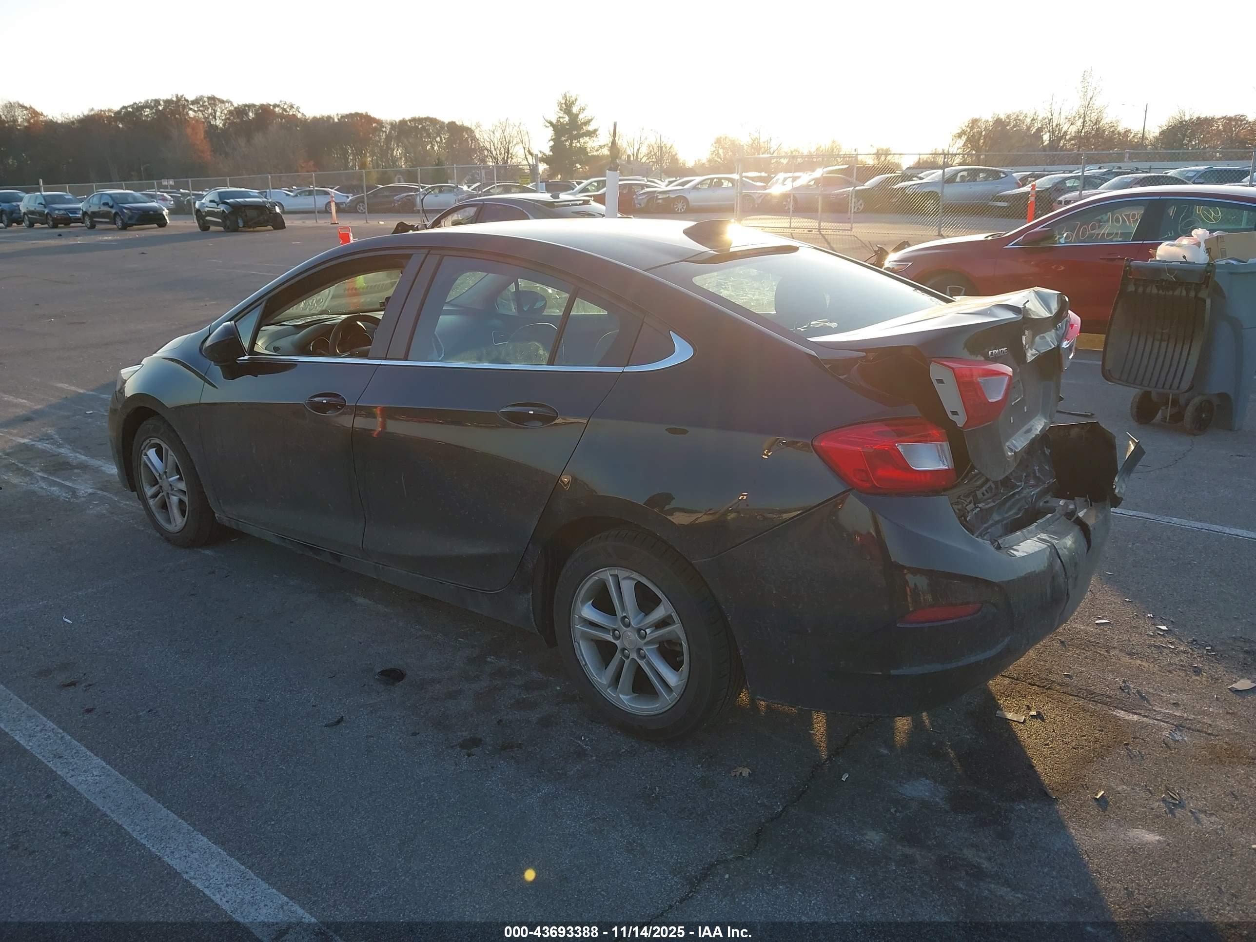CHEVROLET CRUZE image 3