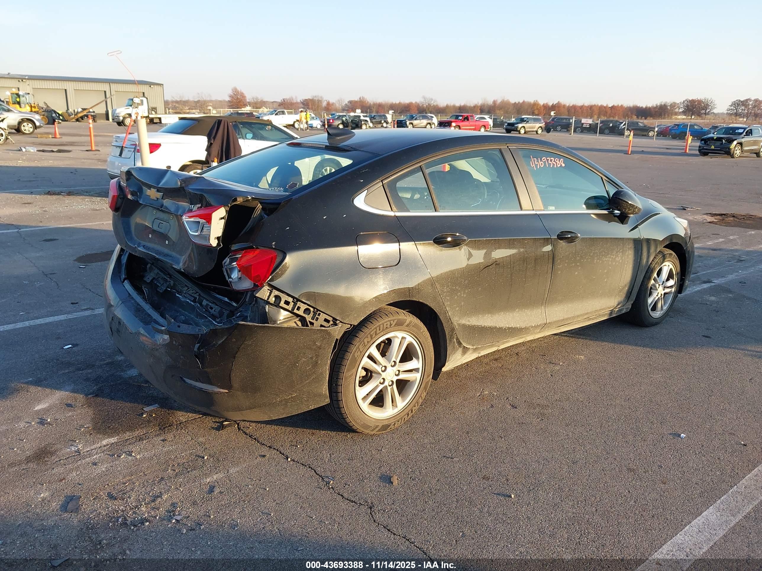 CHEVROLET CRUZE image 4