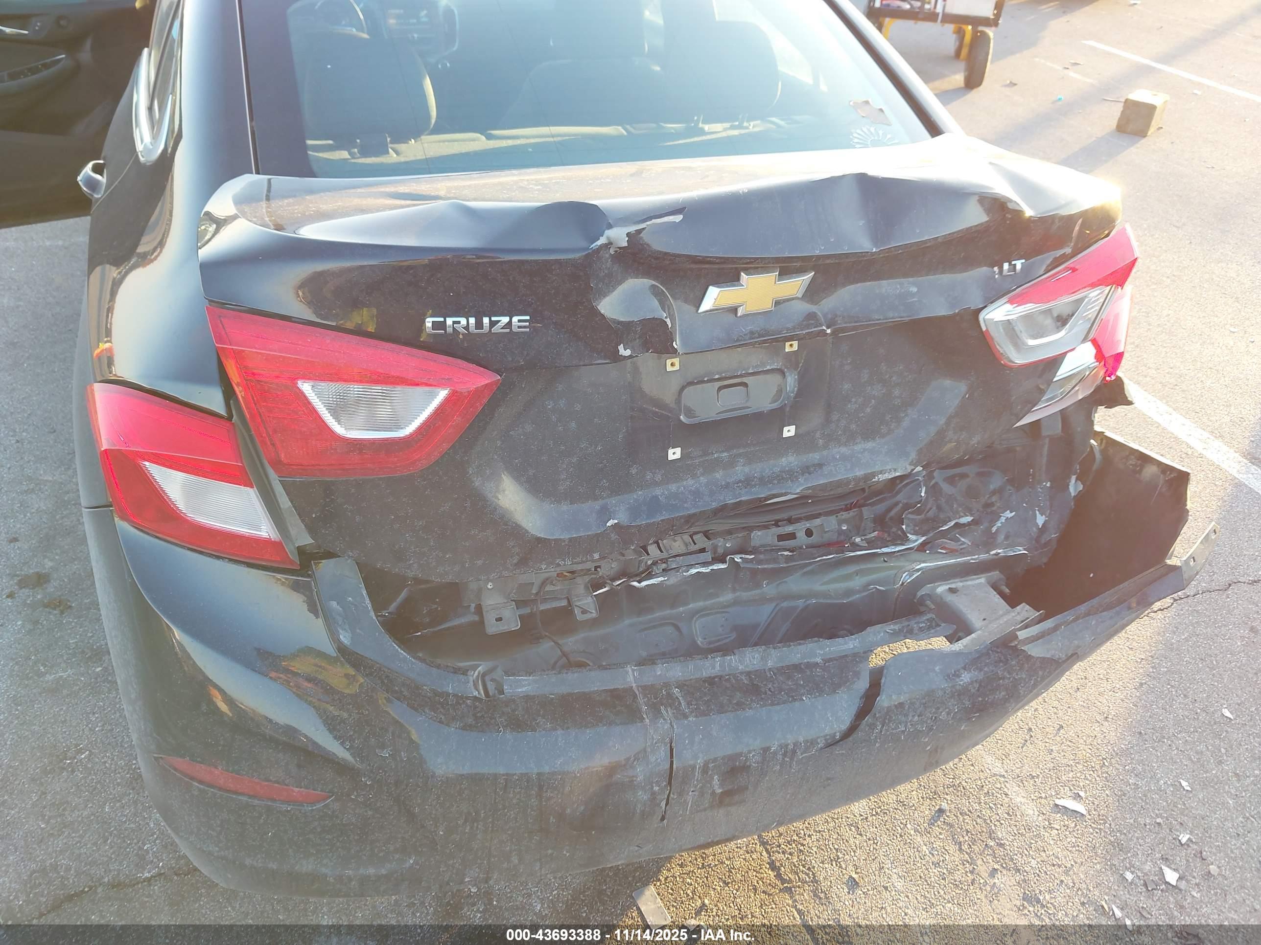 CHEVROLET CRUZE image 6