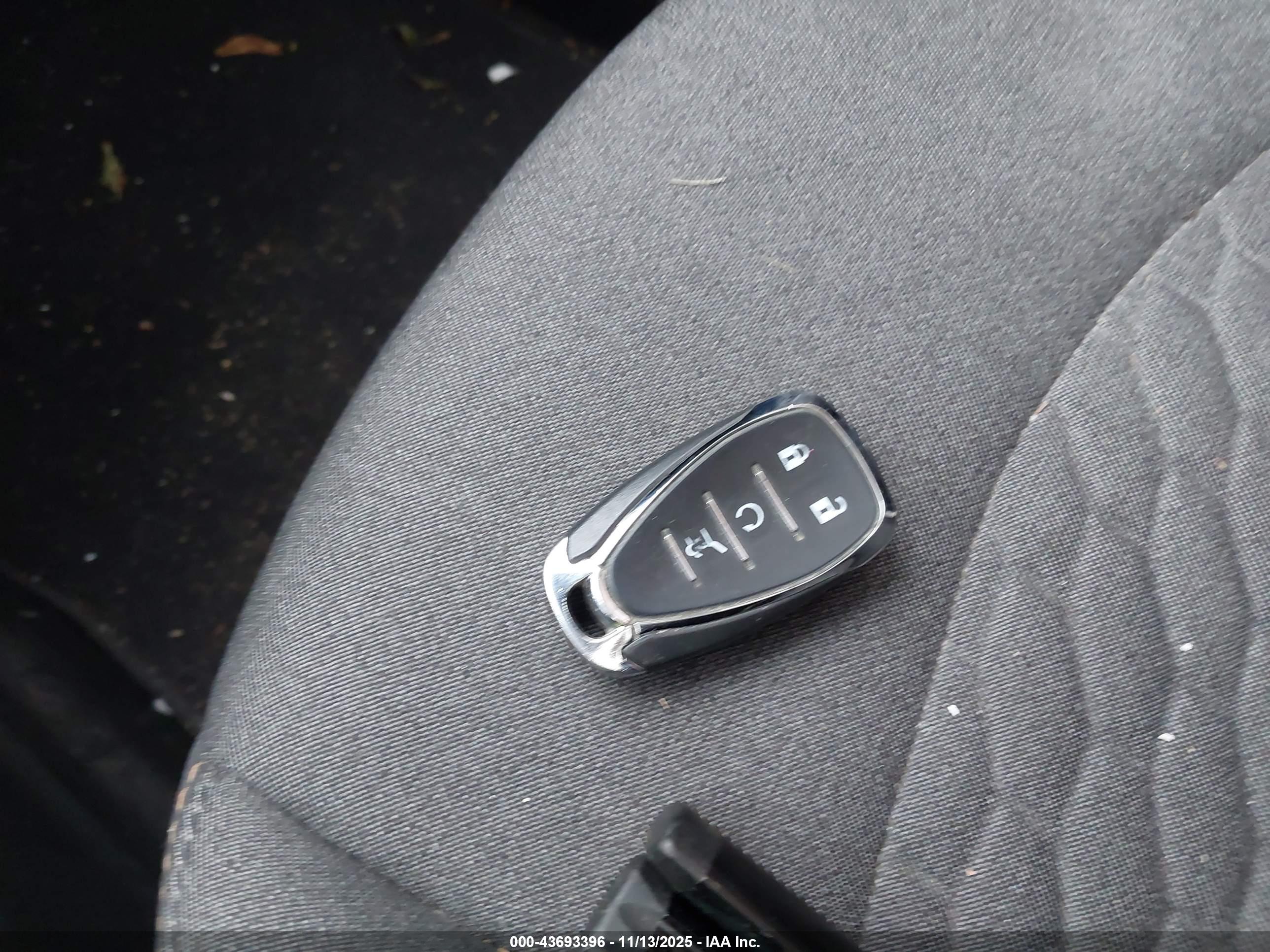 CHEVROLET EQUINOX image 11