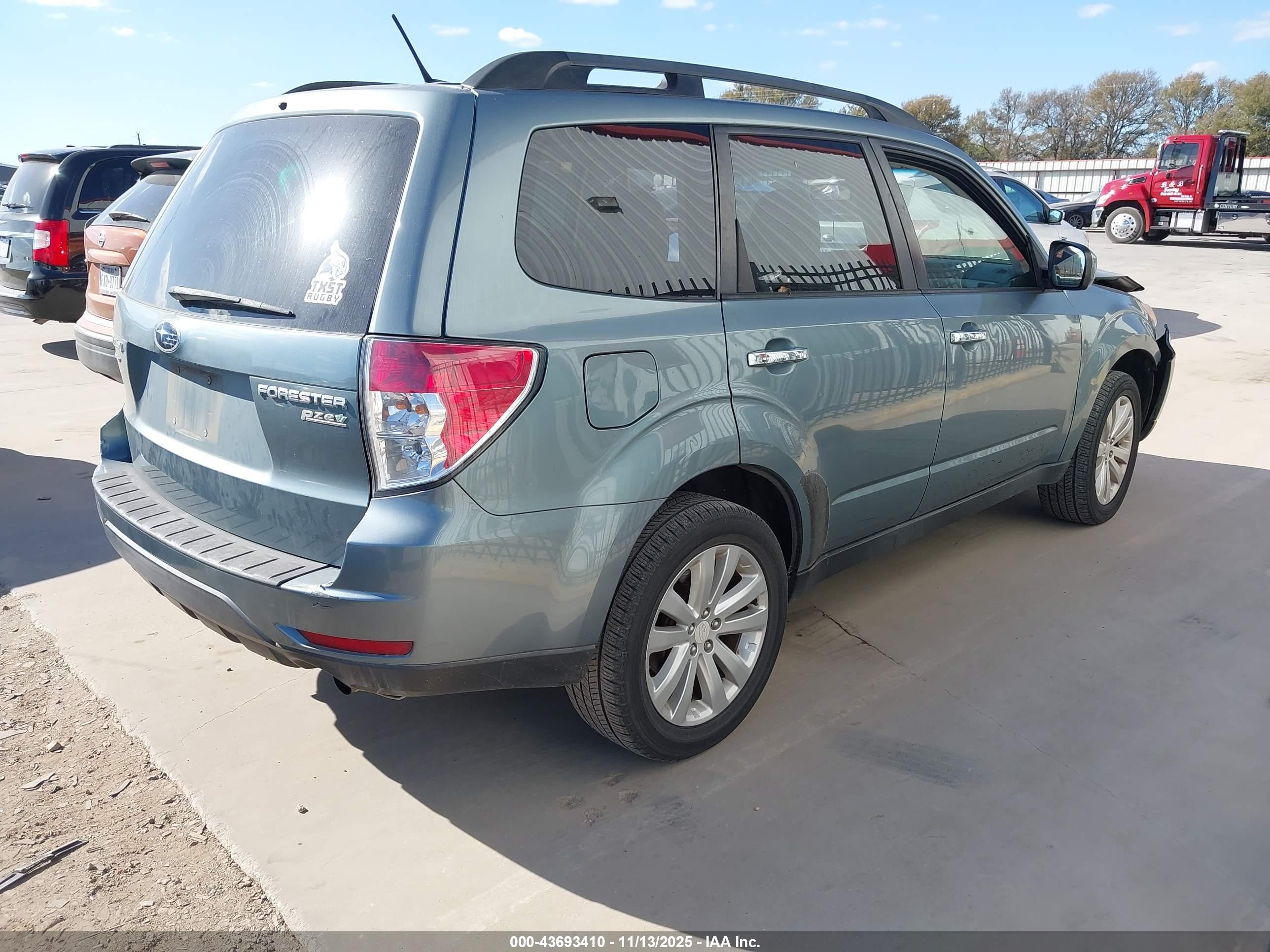 SUBARU FORESTER image 4
