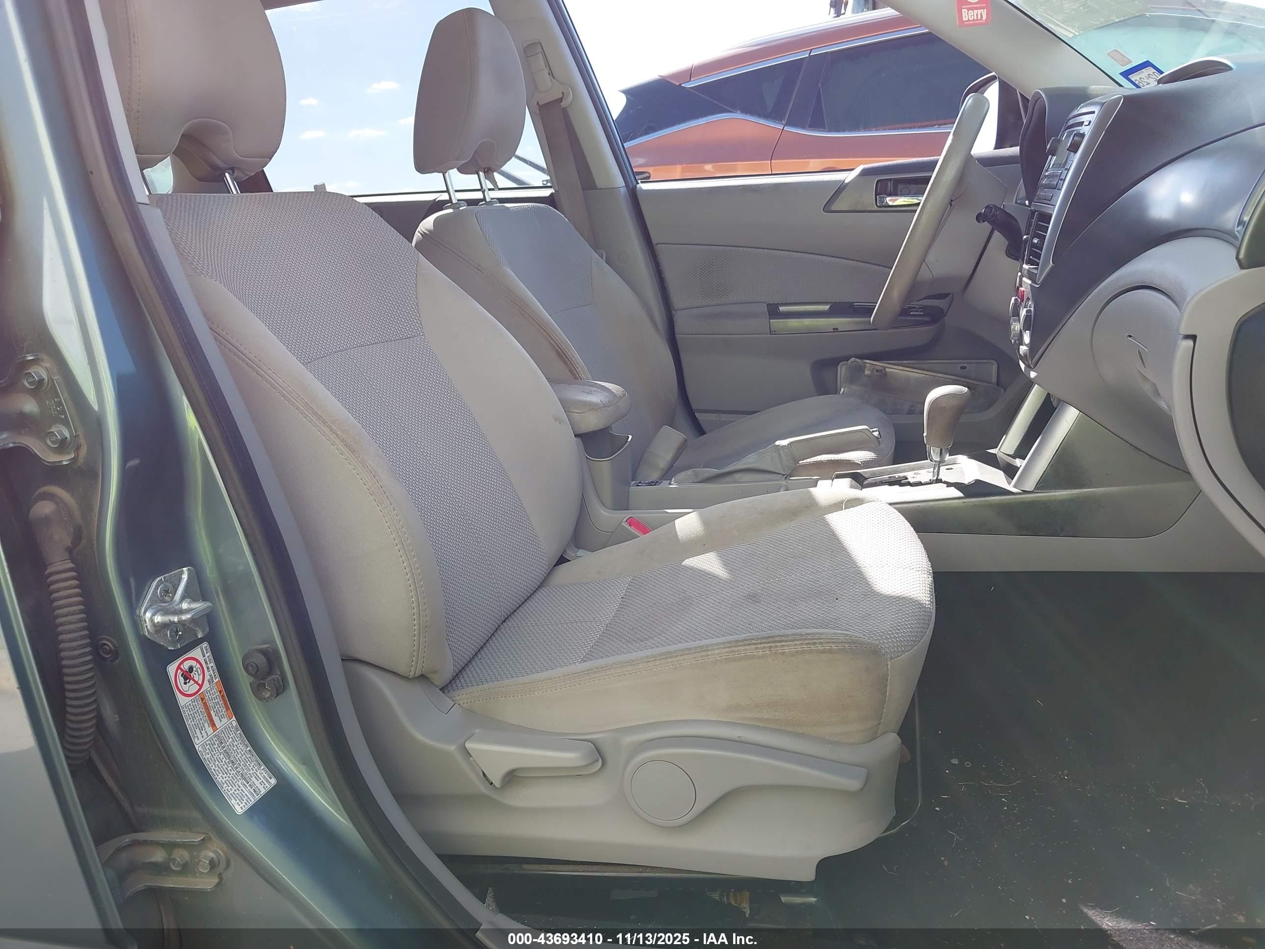 SUBARU FORESTER image 5
