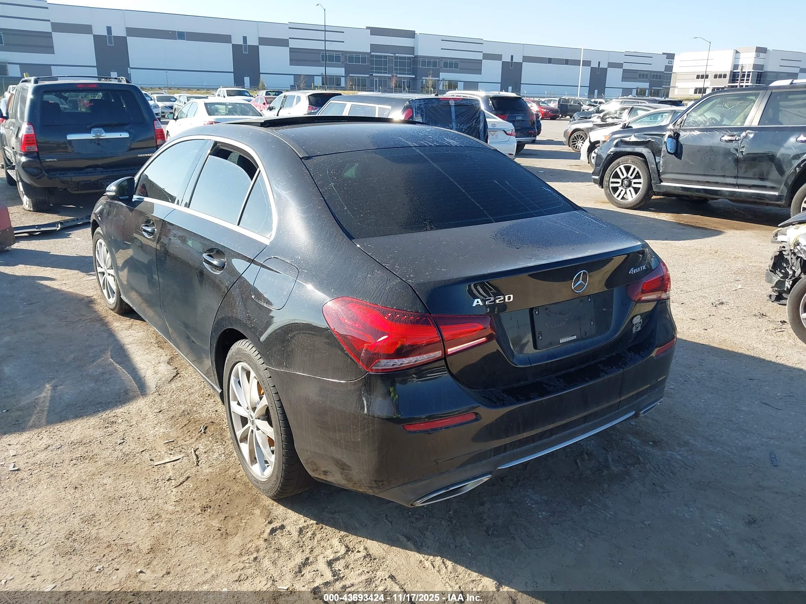 MERCEDES-BENZ A image 3