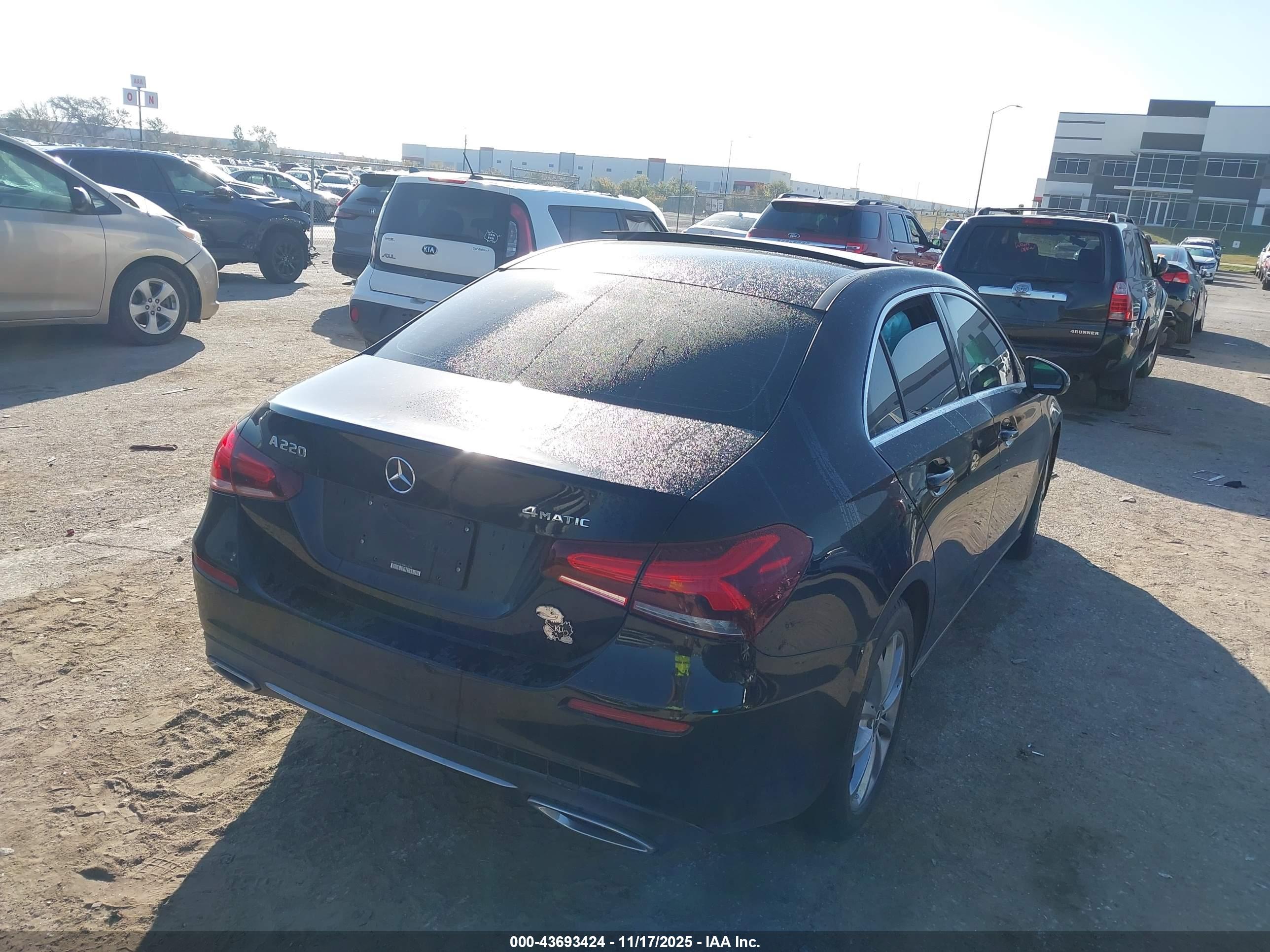 MERCEDES-BENZ A image 4