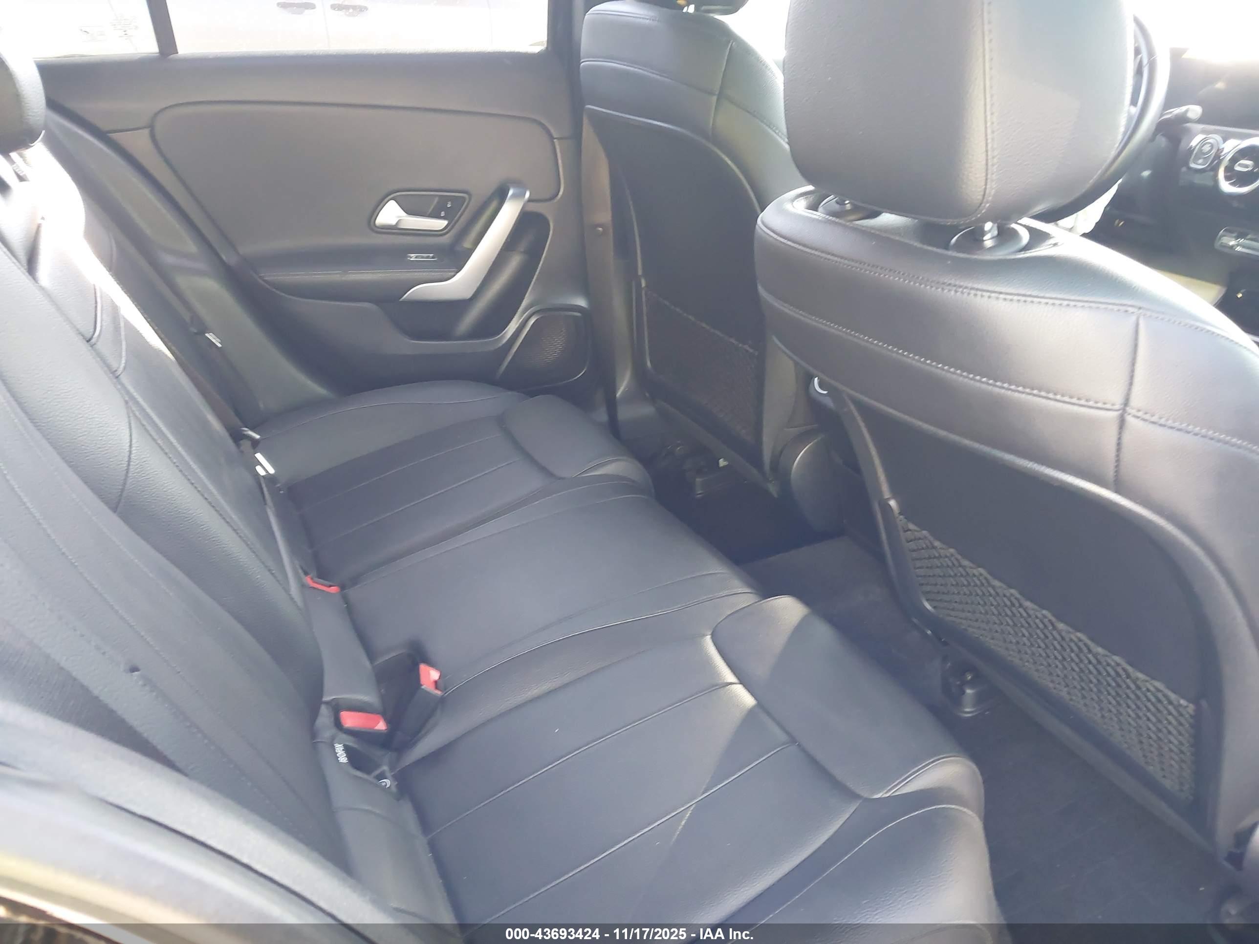 MERCEDES-BENZ A image 8