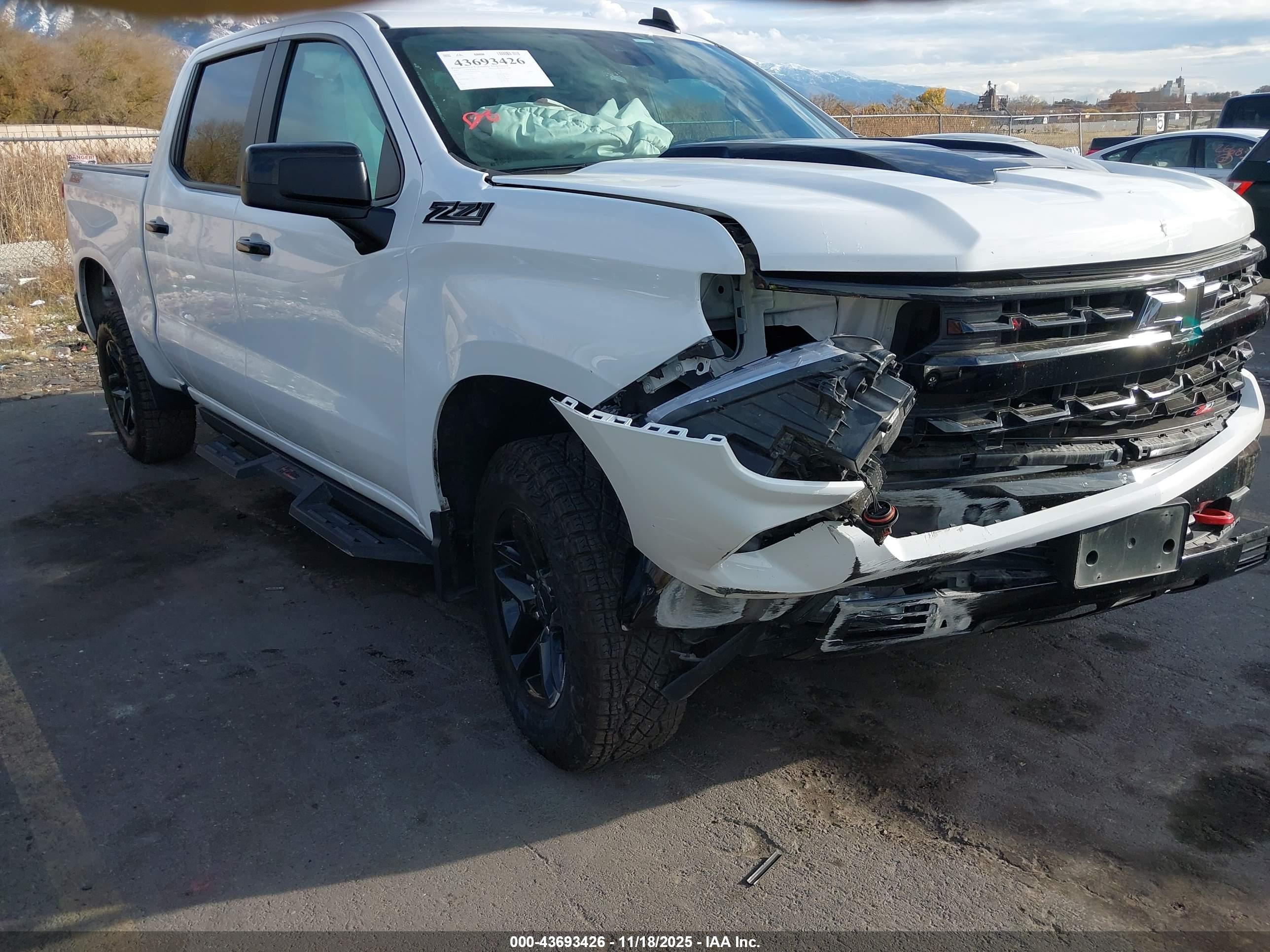 CHEVROLET SILVERADO image 6