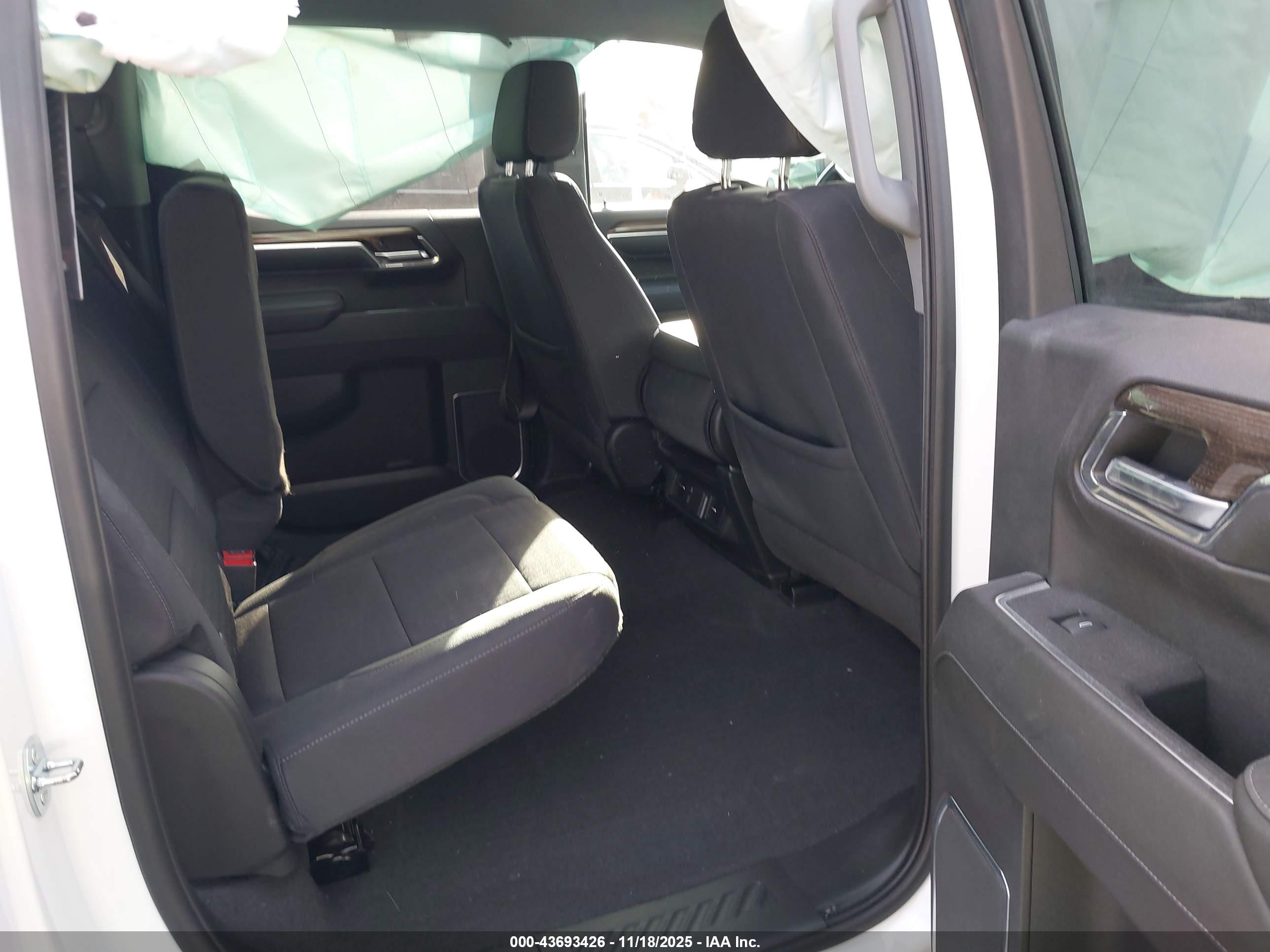 CHEVROLET SILVERADO image 8