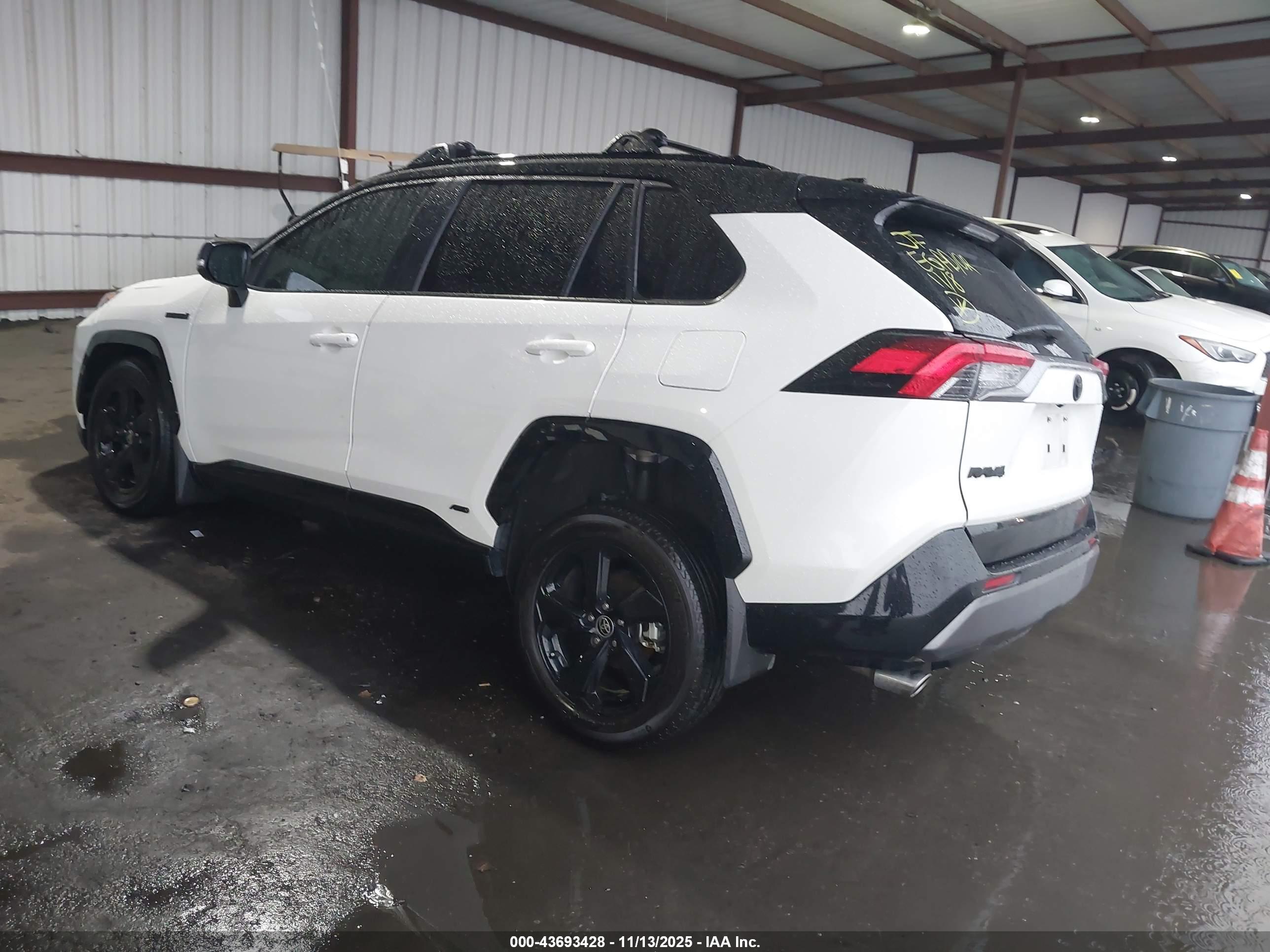 TOYOTA RAV4 image 3