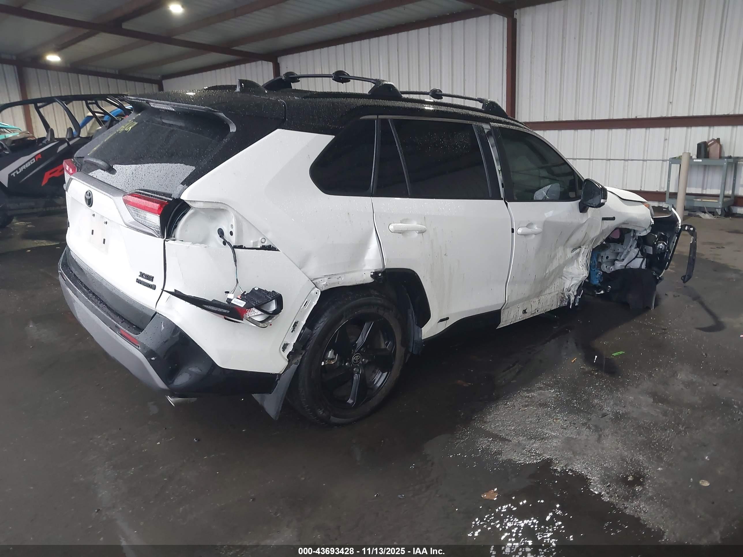 TOYOTA RAV4 image 4