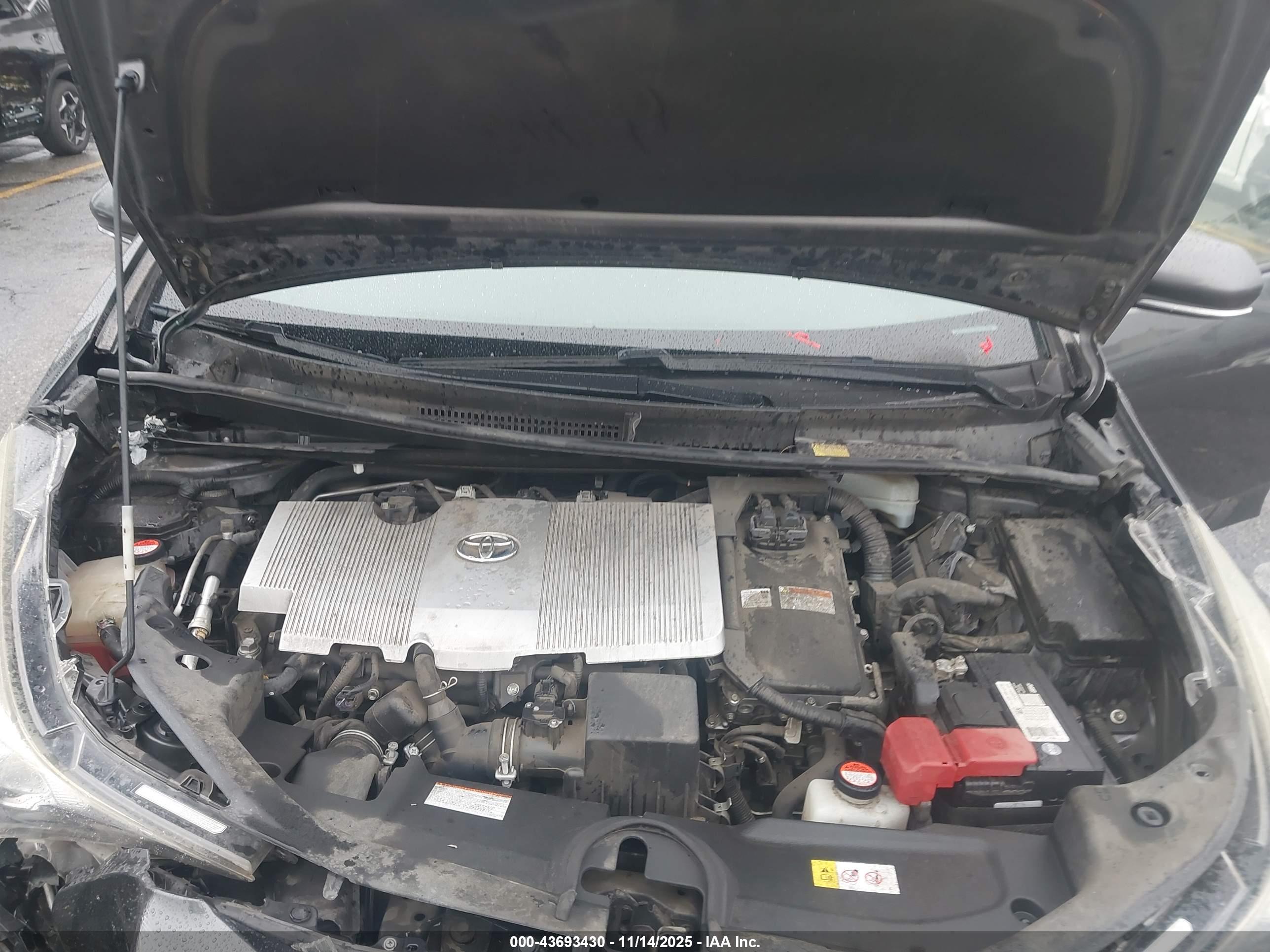 TOYOTA PRIUS image 10