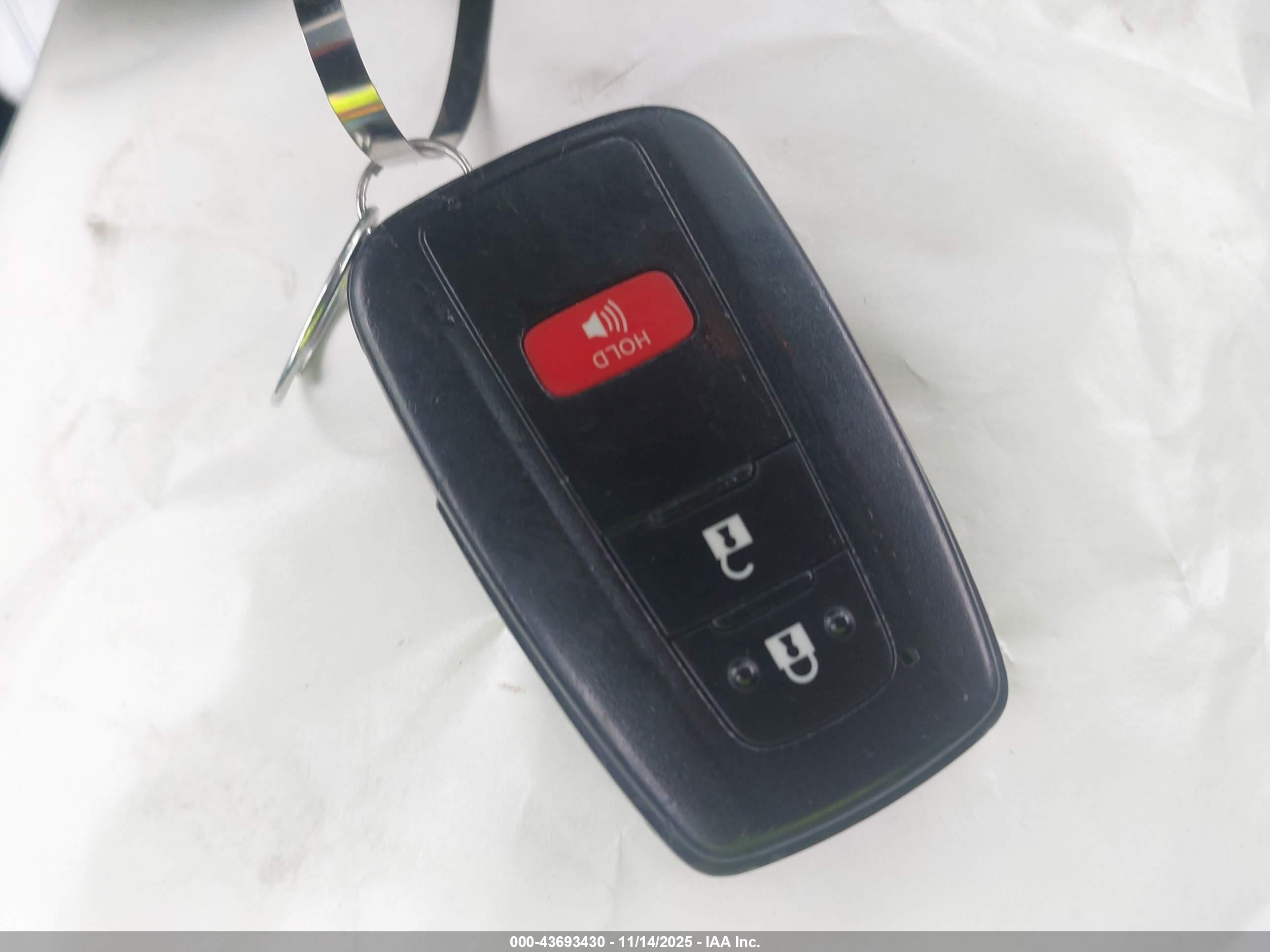 TOYOTA PRIUS image 11