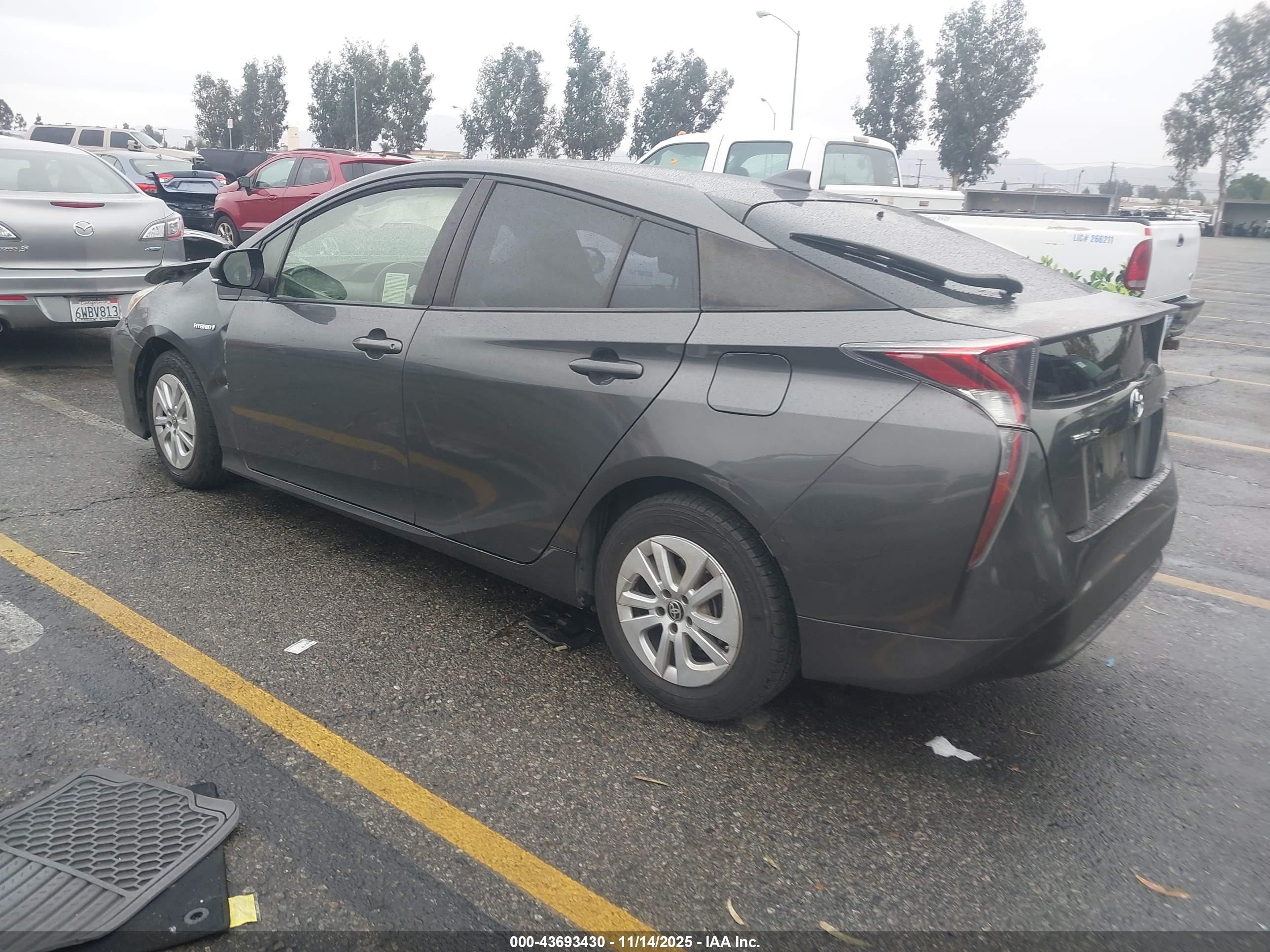 TOYOTA PRIUS image 3