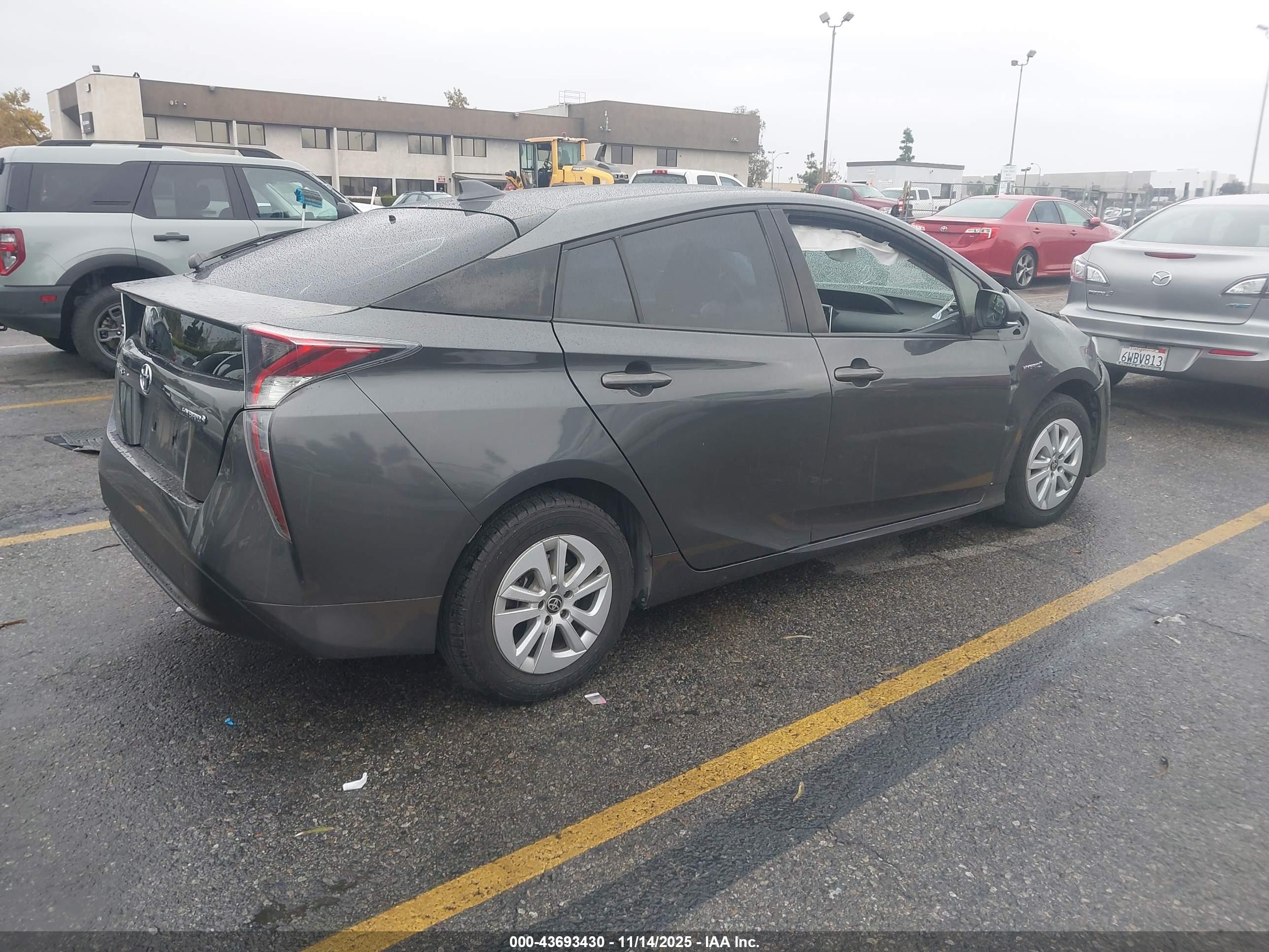 TOYOTA PRIUS image 4