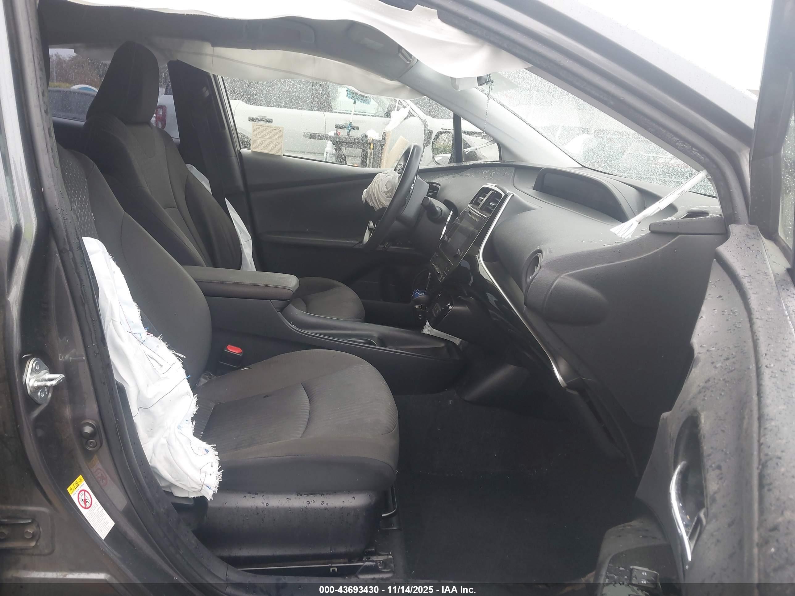TOYOTA PRIUS image 5