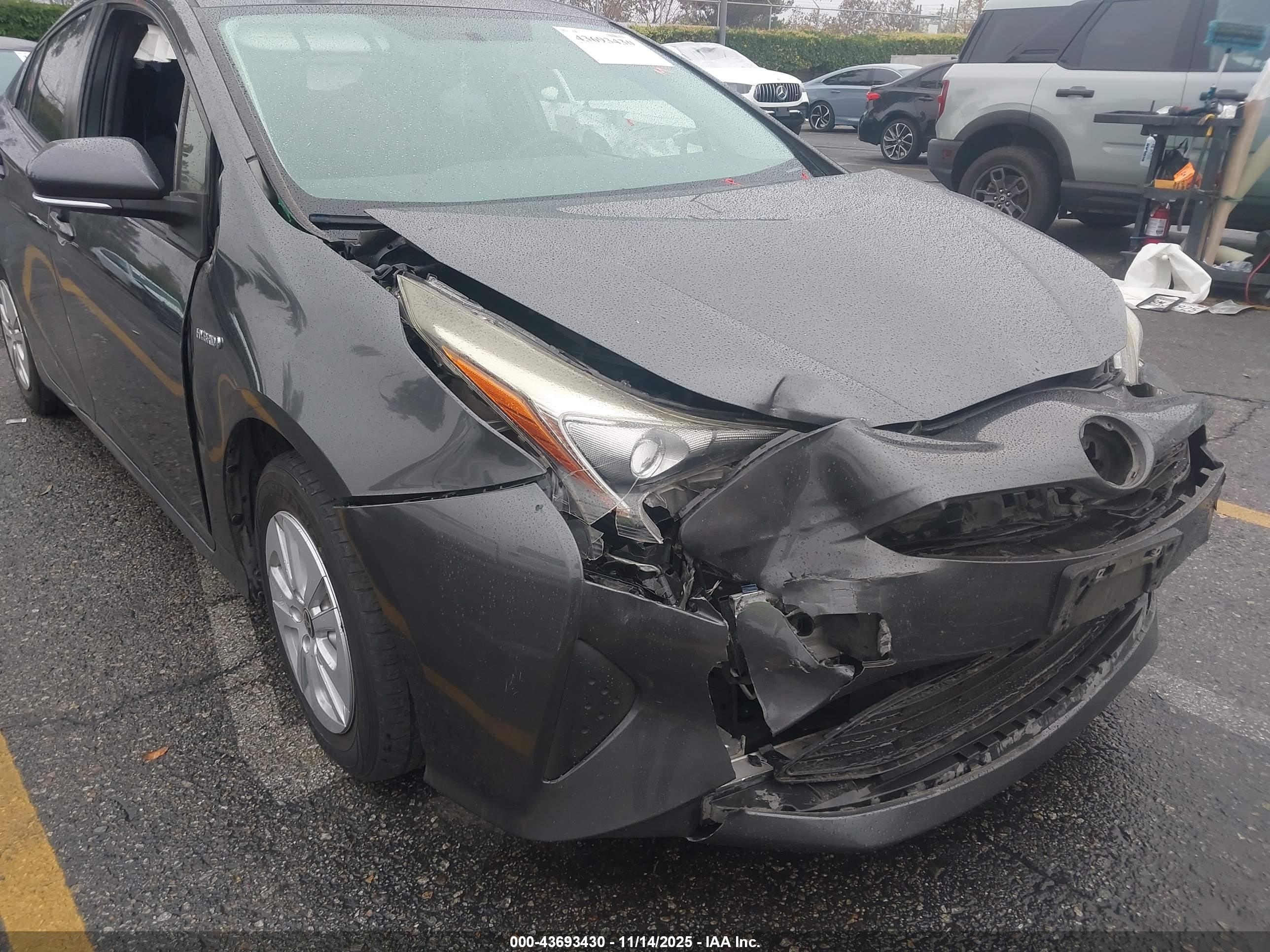 TOYOTA PRIUS image 6