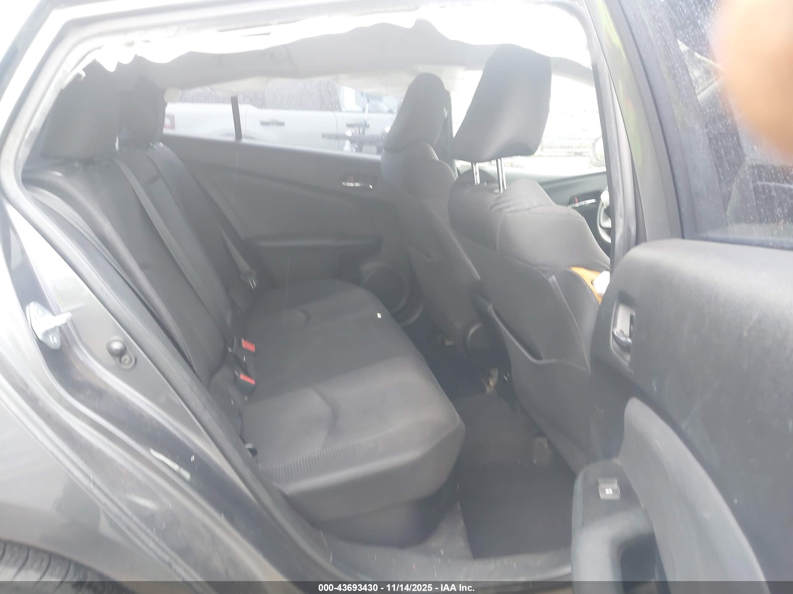 TOYOTA PRIUS image 8